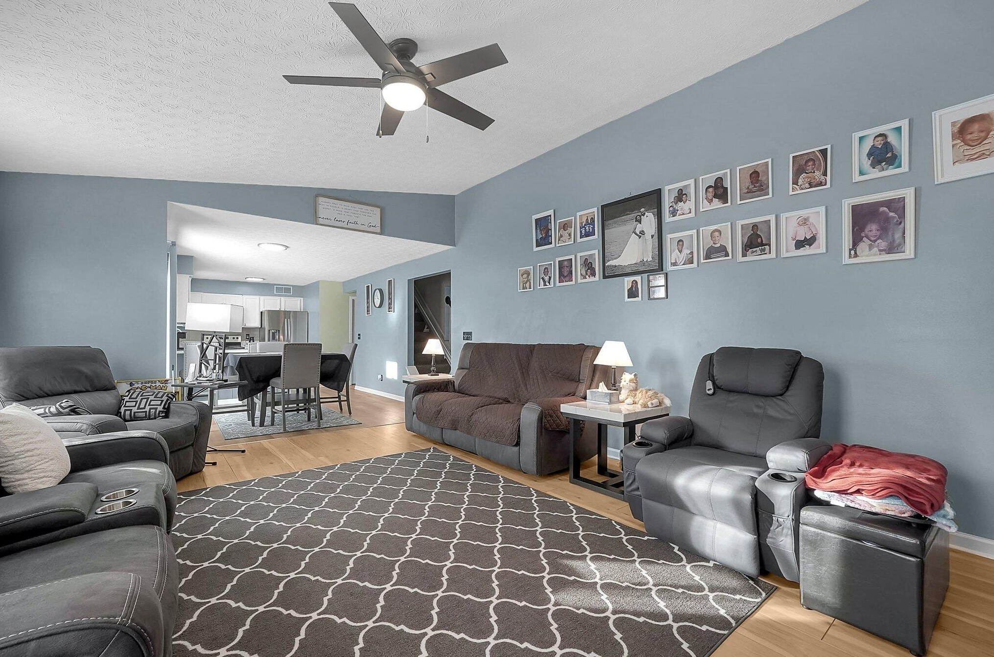 6827 Magdalena Ln, Cnl Wnchstr OH  43110-8332 exterior