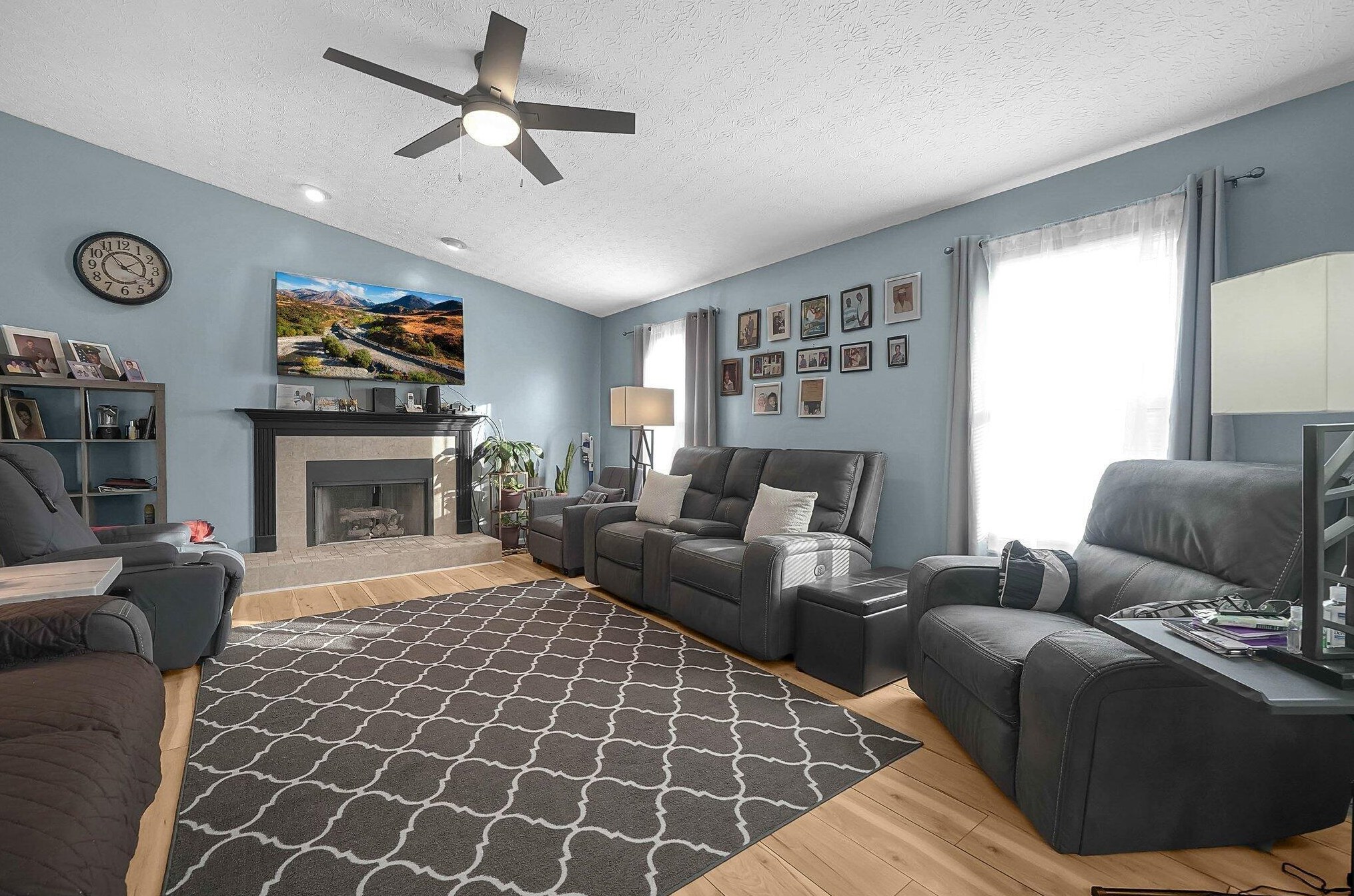 6827 Magdalena Ln, Cnl Wnchstr OH  43110-8332 exterior