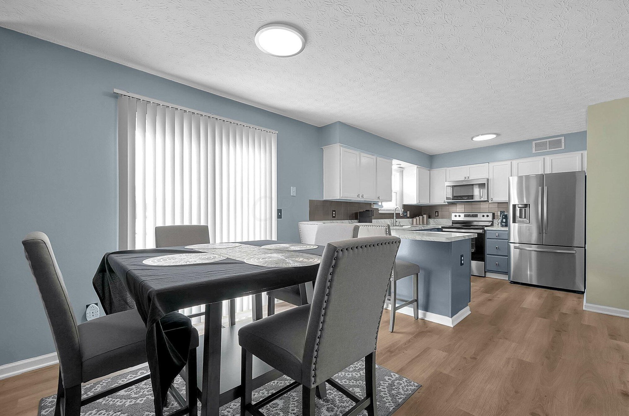 6827 Magdalena Ln, Cnl Wnchstr OH  43110-8332 exterior