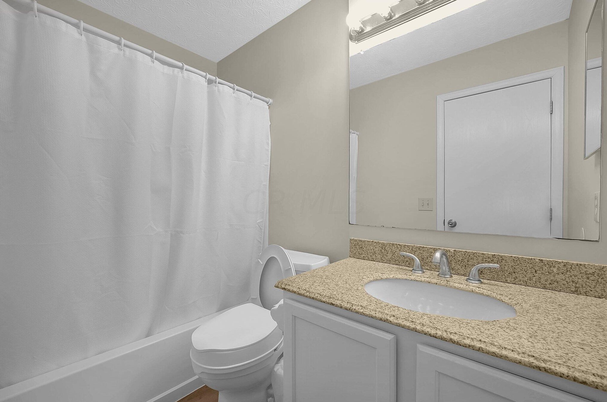 6827 Magdalena Ln, Cnl Wnchstr OH  43110-8332 exterior