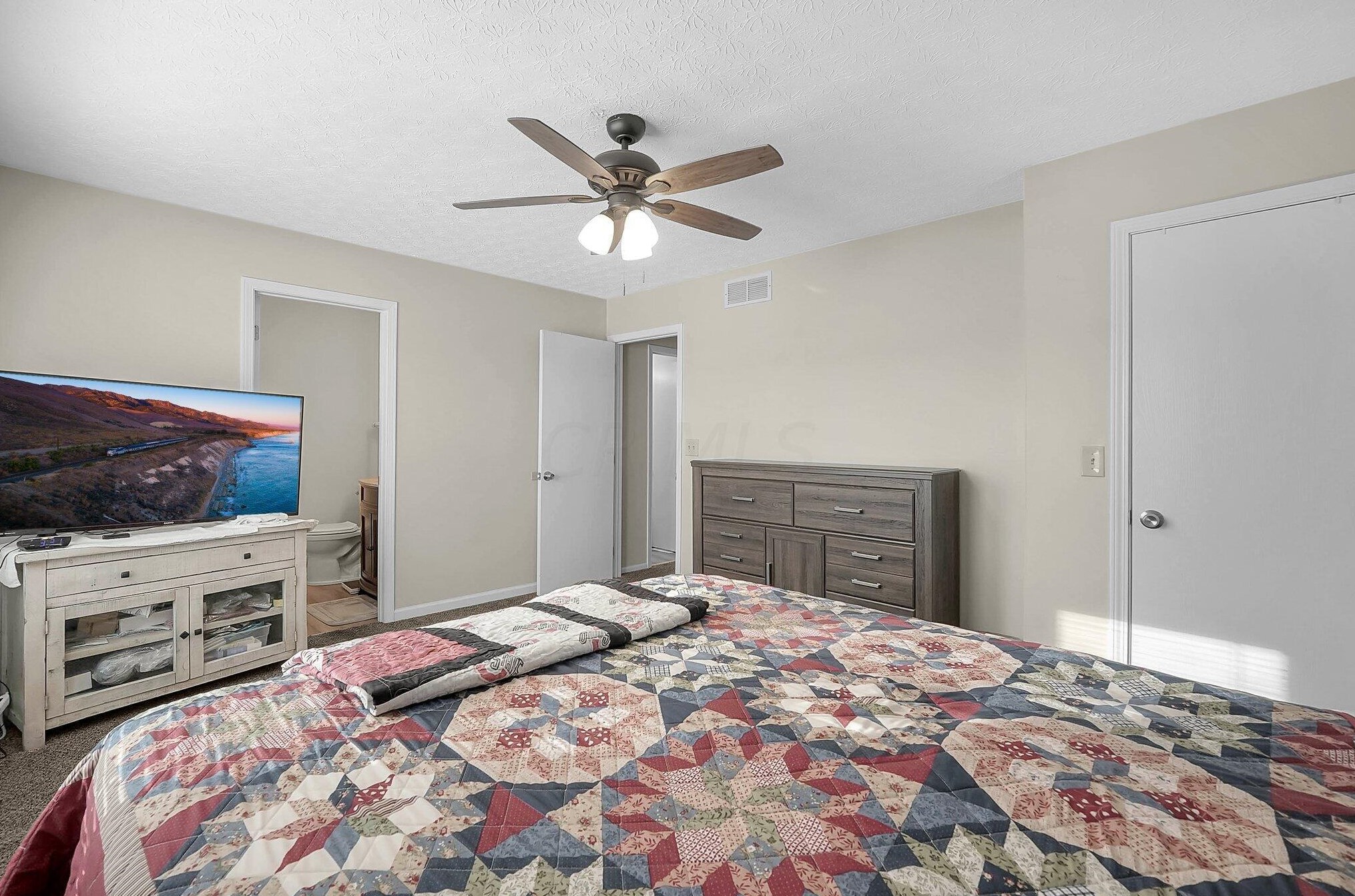 6827 Magdalena Ln, Cnl Wnchstr OH  43110-8332 exterior