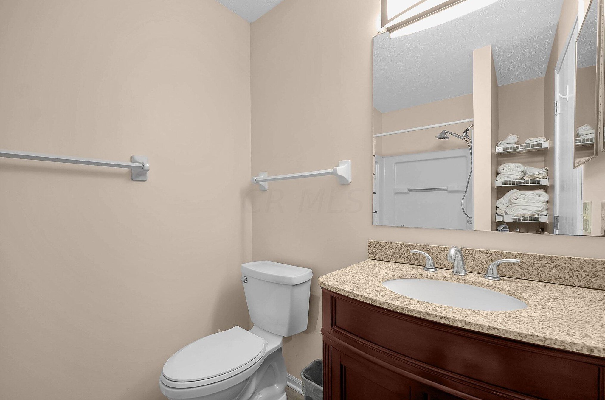 6827 Magdalena Ln, Cnl Wnchstr OH  43110-8332 exterior