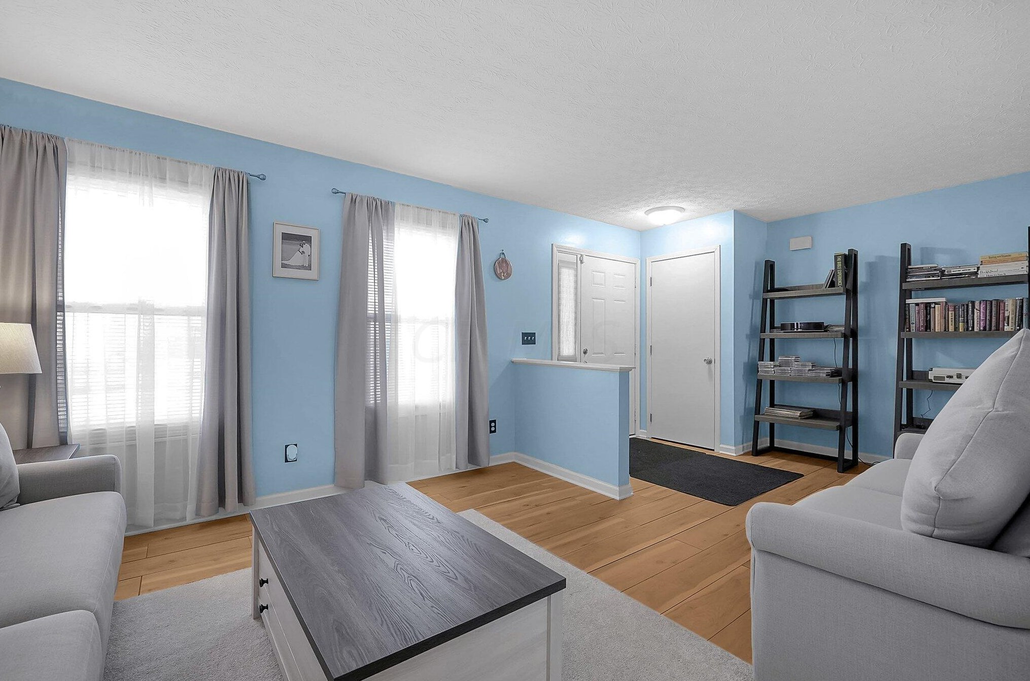 6827 Magdalena Ln, Cnl Wnchstr OH  43110-8332 exterior