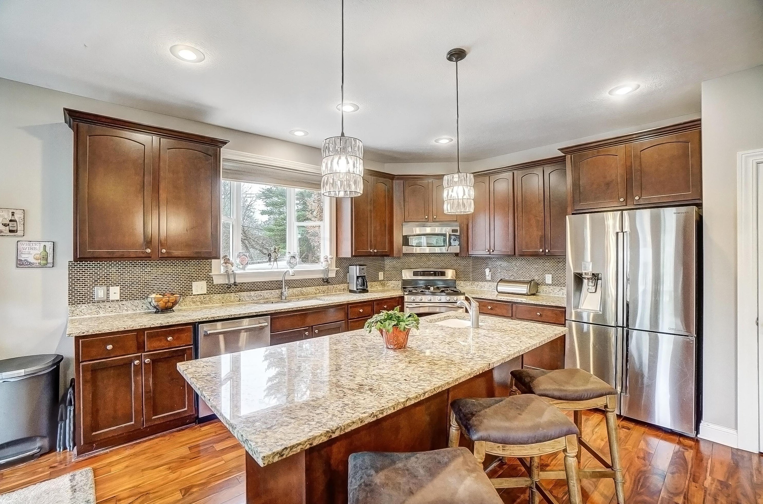 6310 Linworth Rd, Columbus OH  43085-2855 exterior