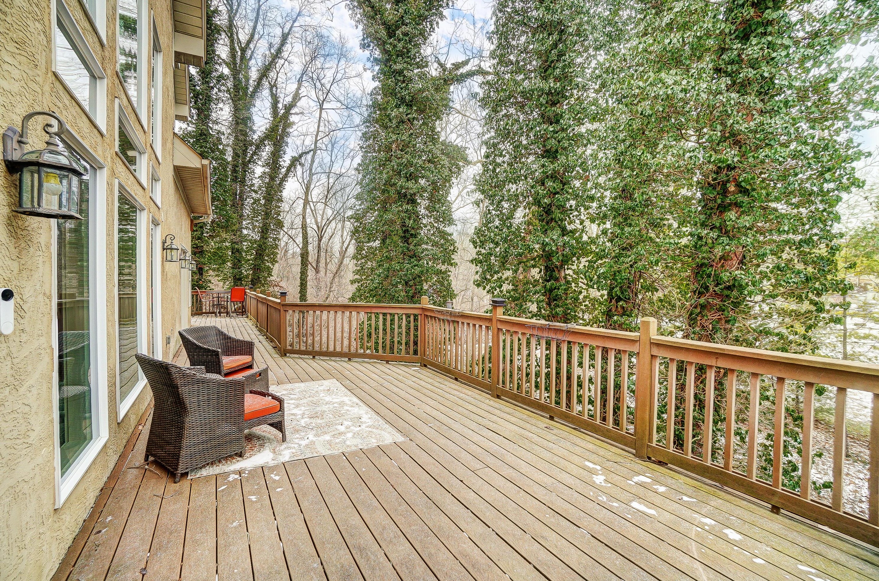 6310 Linworth Rd, Columbus OH  43085-2855 exterior