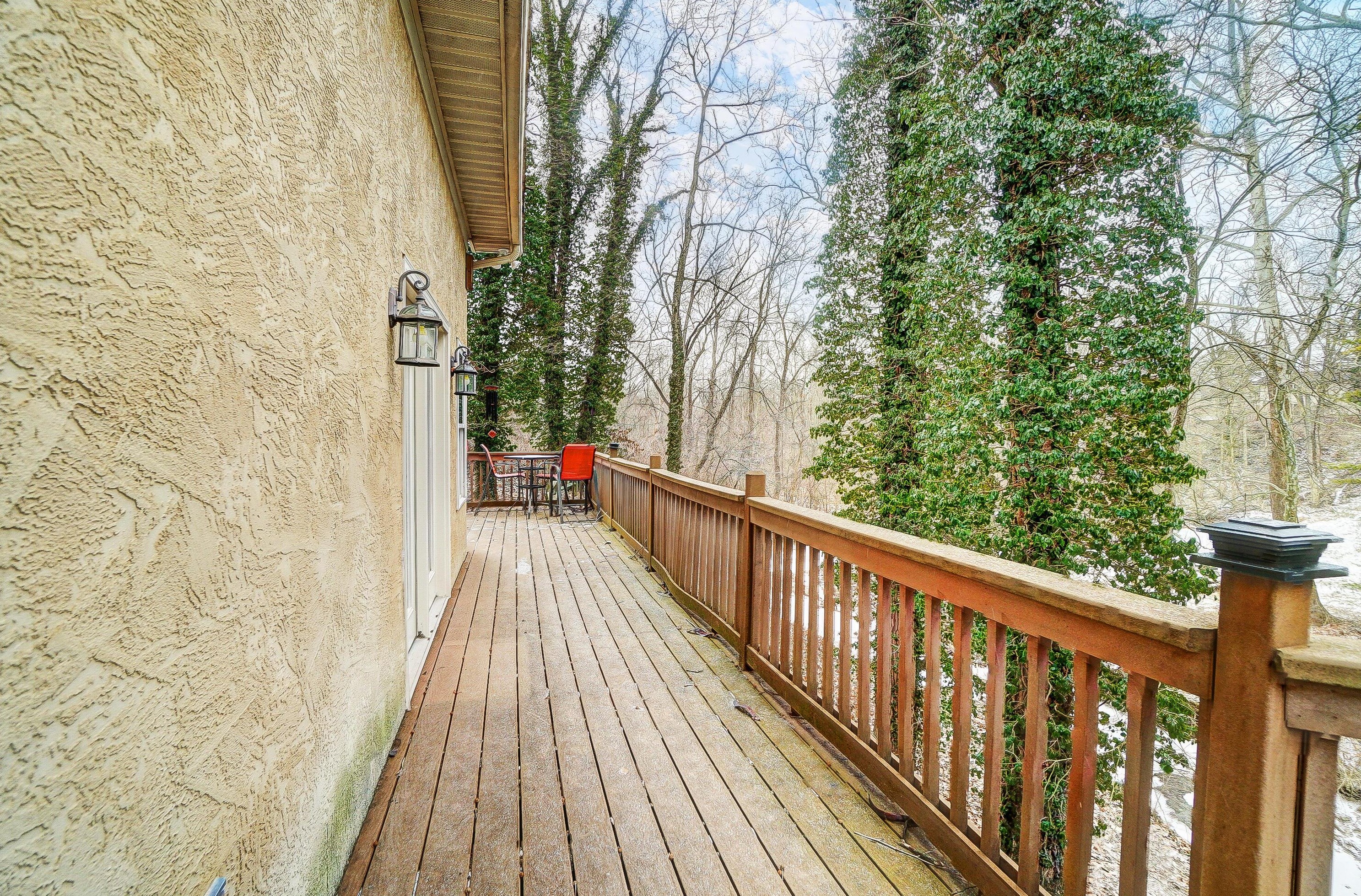 6310 Linworth Rd, Columbus OH  43085-2855 exterior