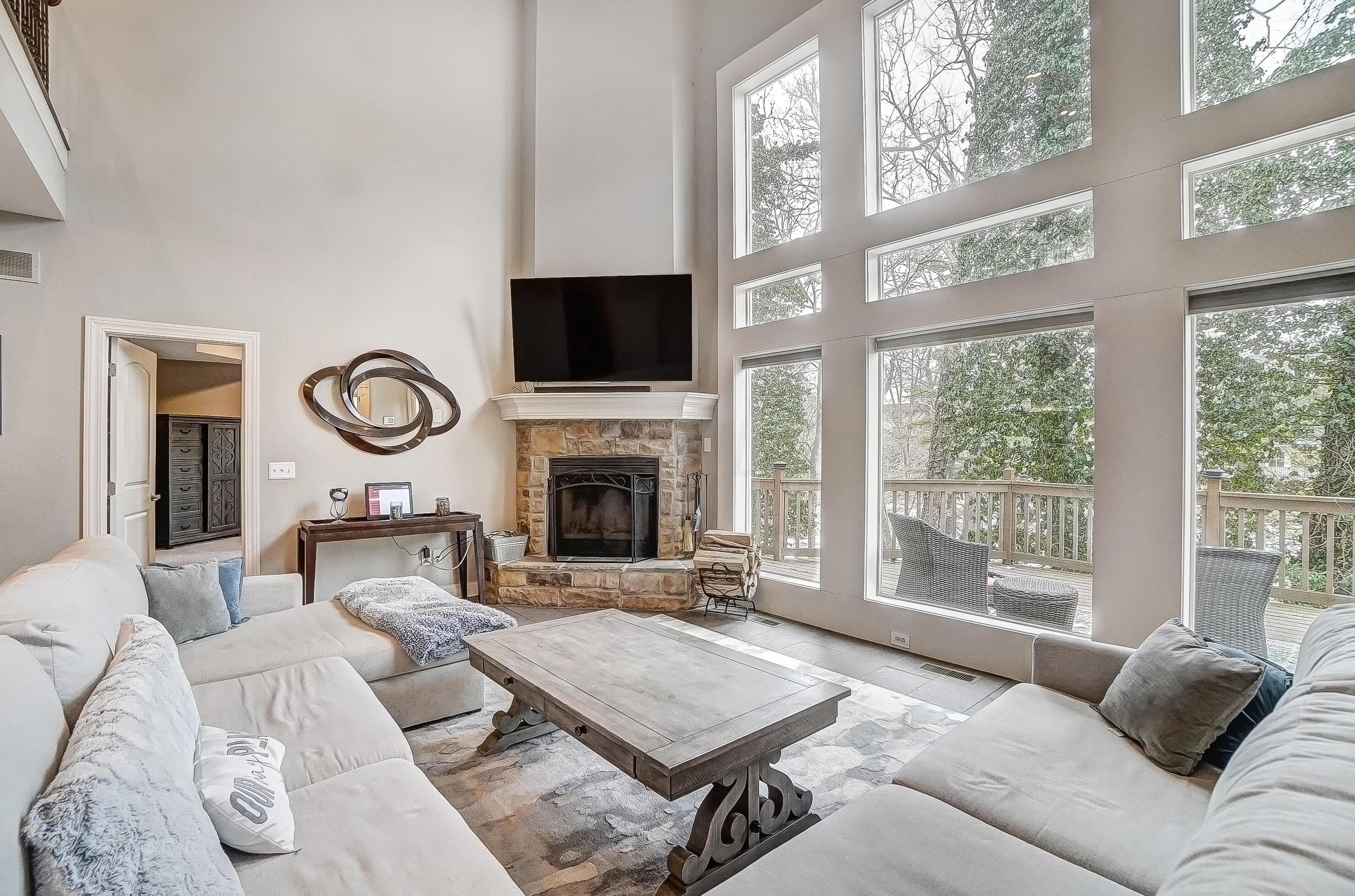 6310 Linworth Rd, Columbus OH  43085-2855 exterior