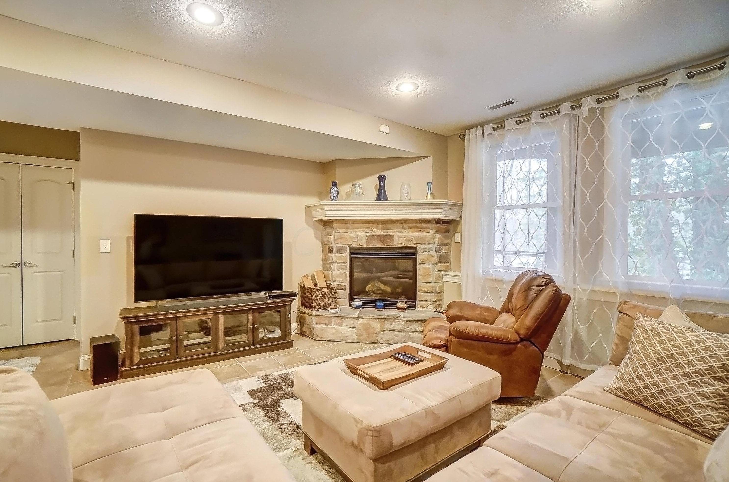 6310 Linworth Rd, Columbus OH  43085-2855 exterior