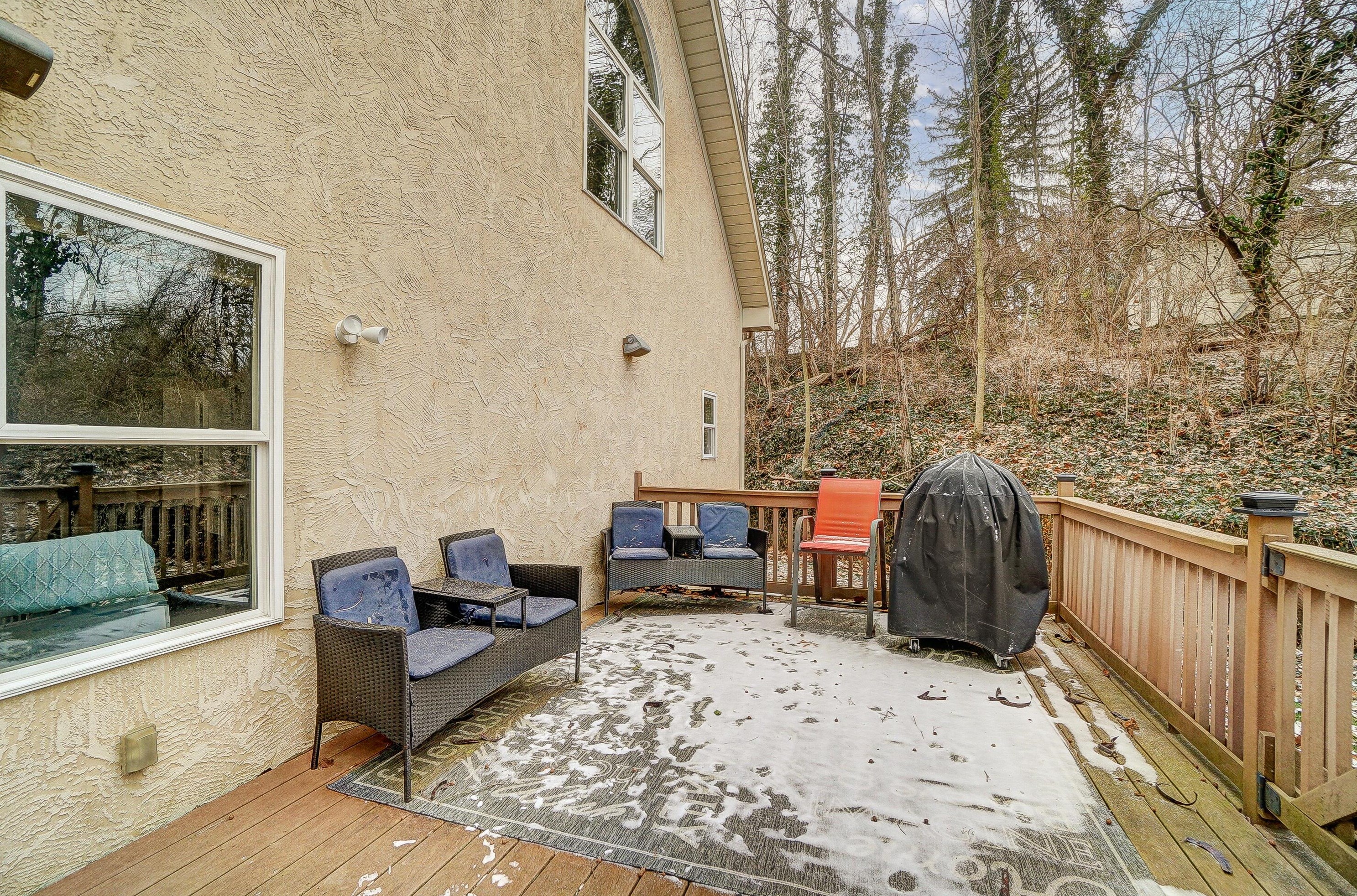 6310 Linworth Rd, Columbus OH  43085-2855 exterior