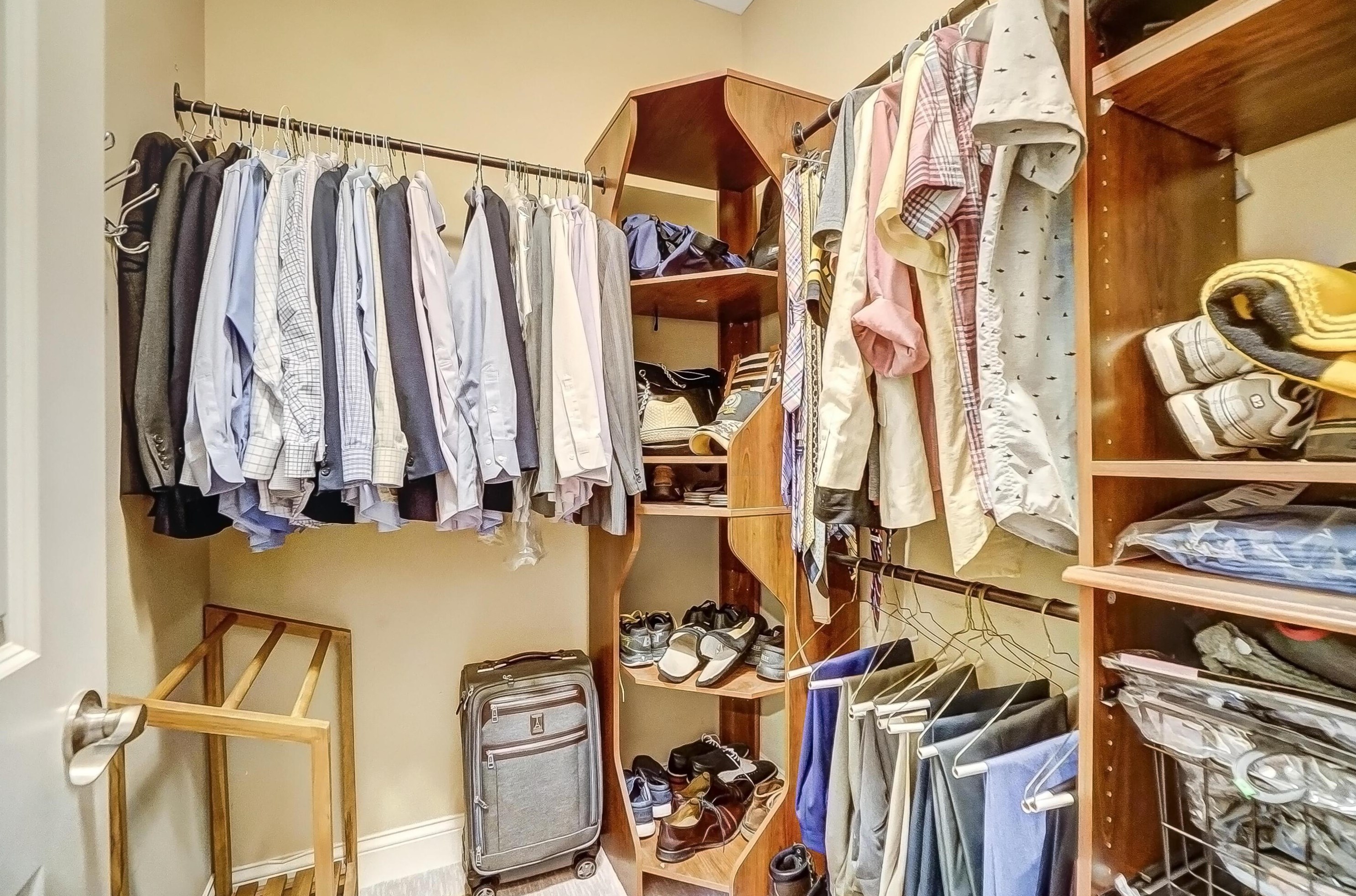 6310 Linworth Rd, Columbus OH  43085-2855 exterior