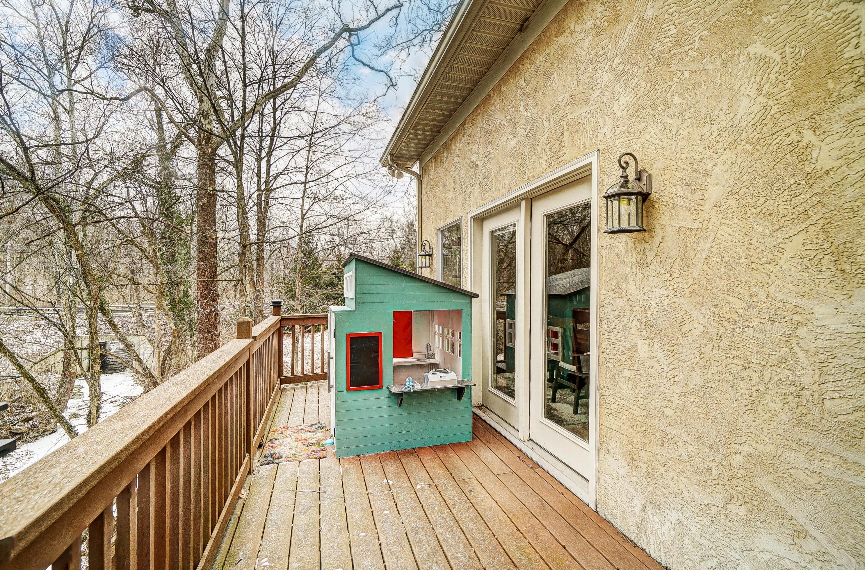 6310 Linworth Rd, Columbus OH  43085-2855 exterior