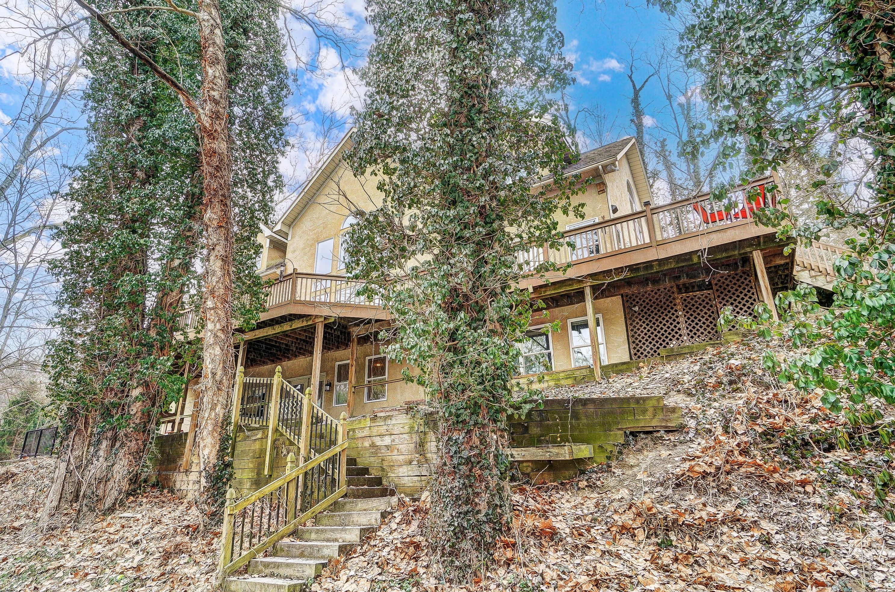 6310 Linworth Rd, Columbus OH  43085-2855 exterior