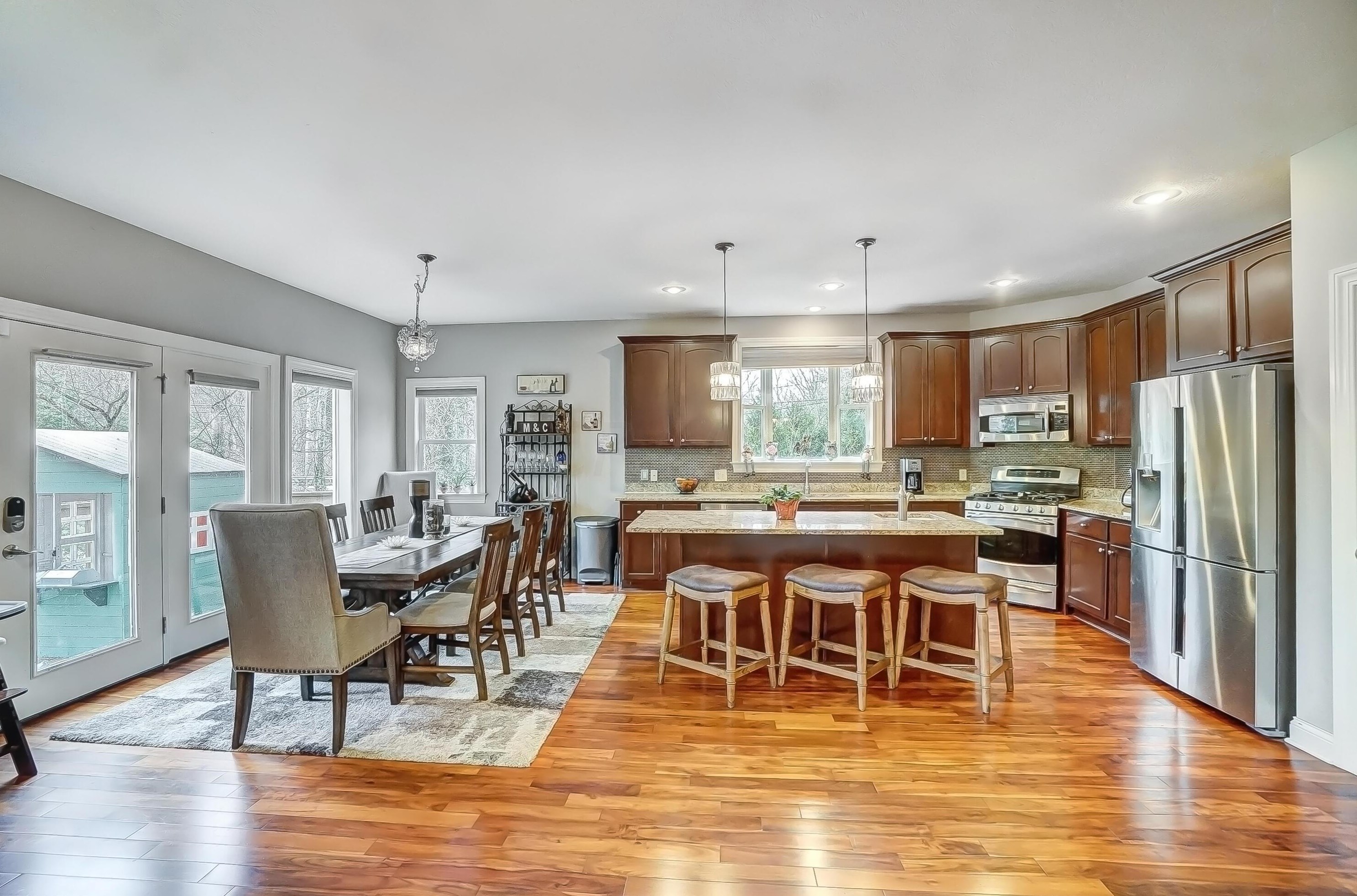 6310 Linworth Rd, Columbus OH  43085-2855 exterior