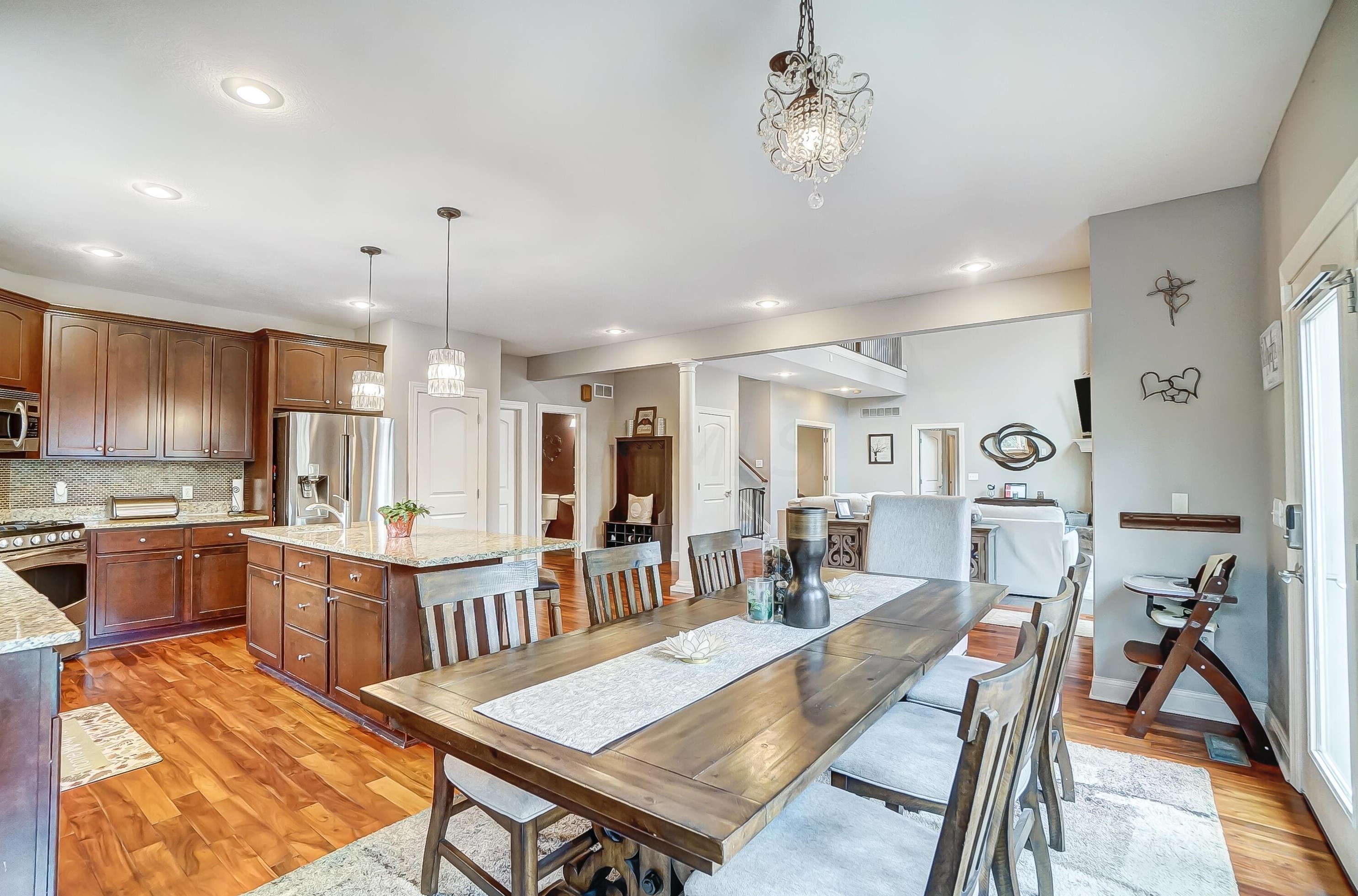 6310 Linworth Rd, Columbus OH  43085-2855 exterior