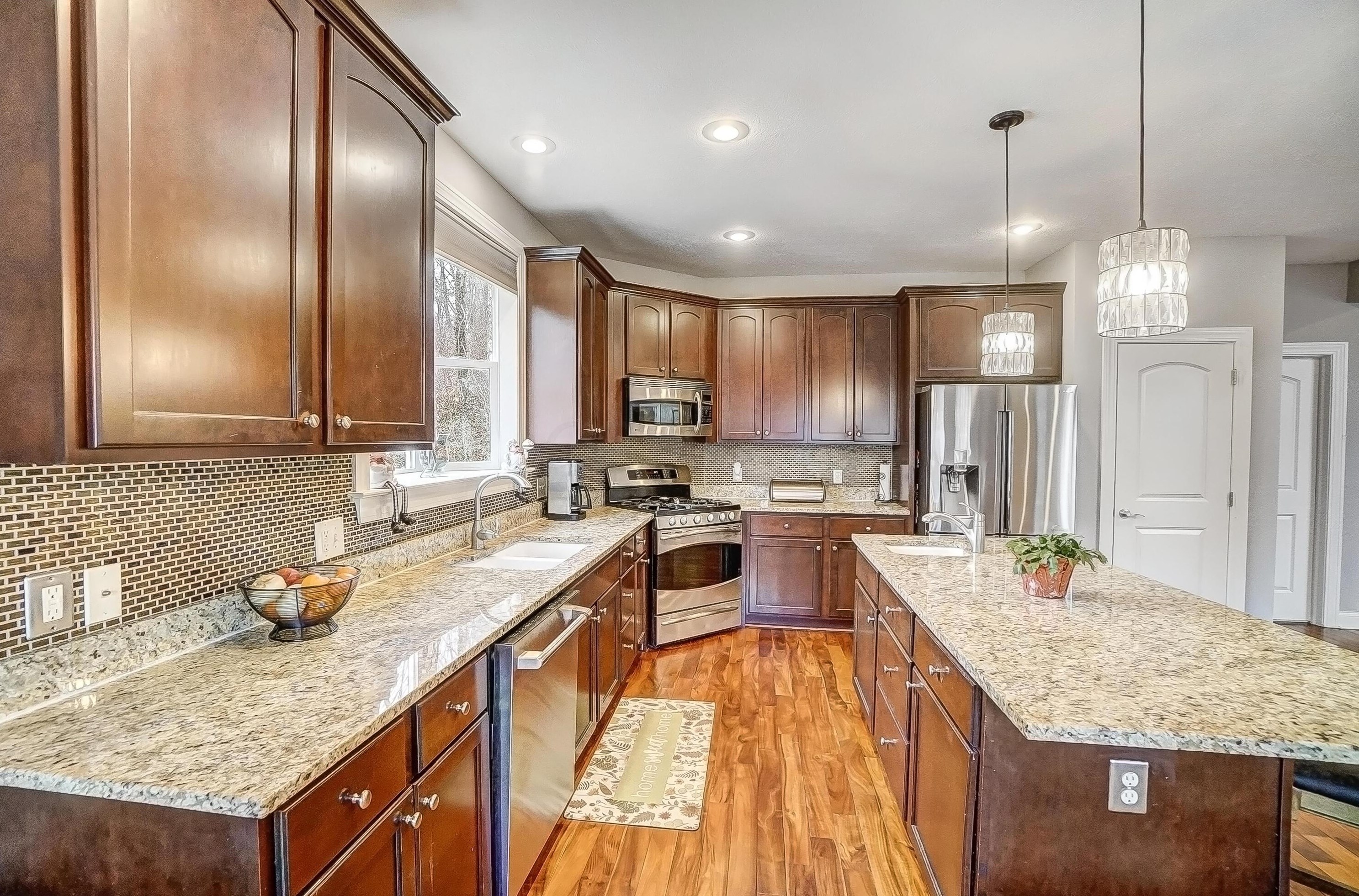 6310 Linworth Rd, Columbus OH  43085-2855 exterior