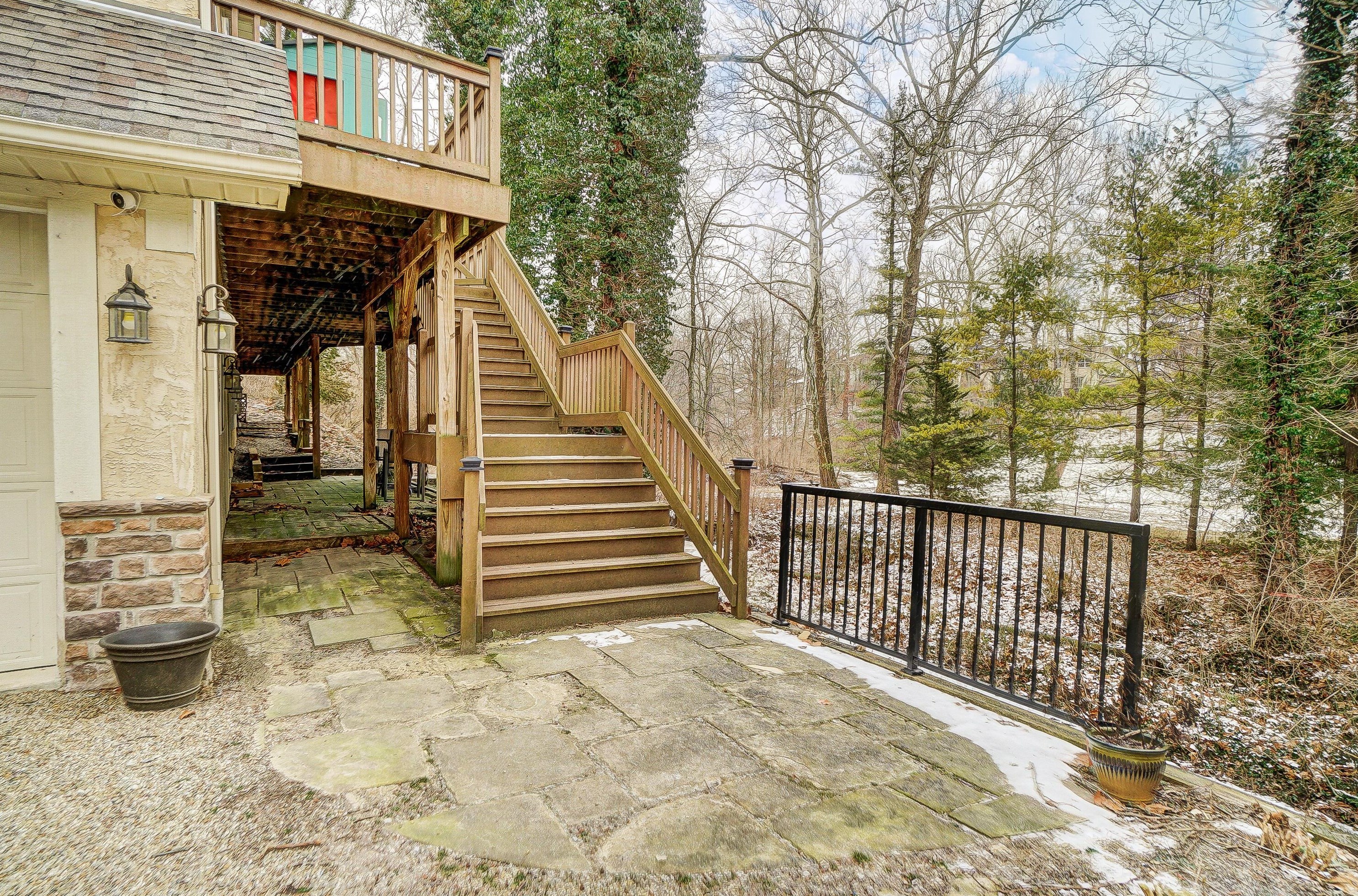 6310 Linworth Rd, Sharon Township, OH 43085