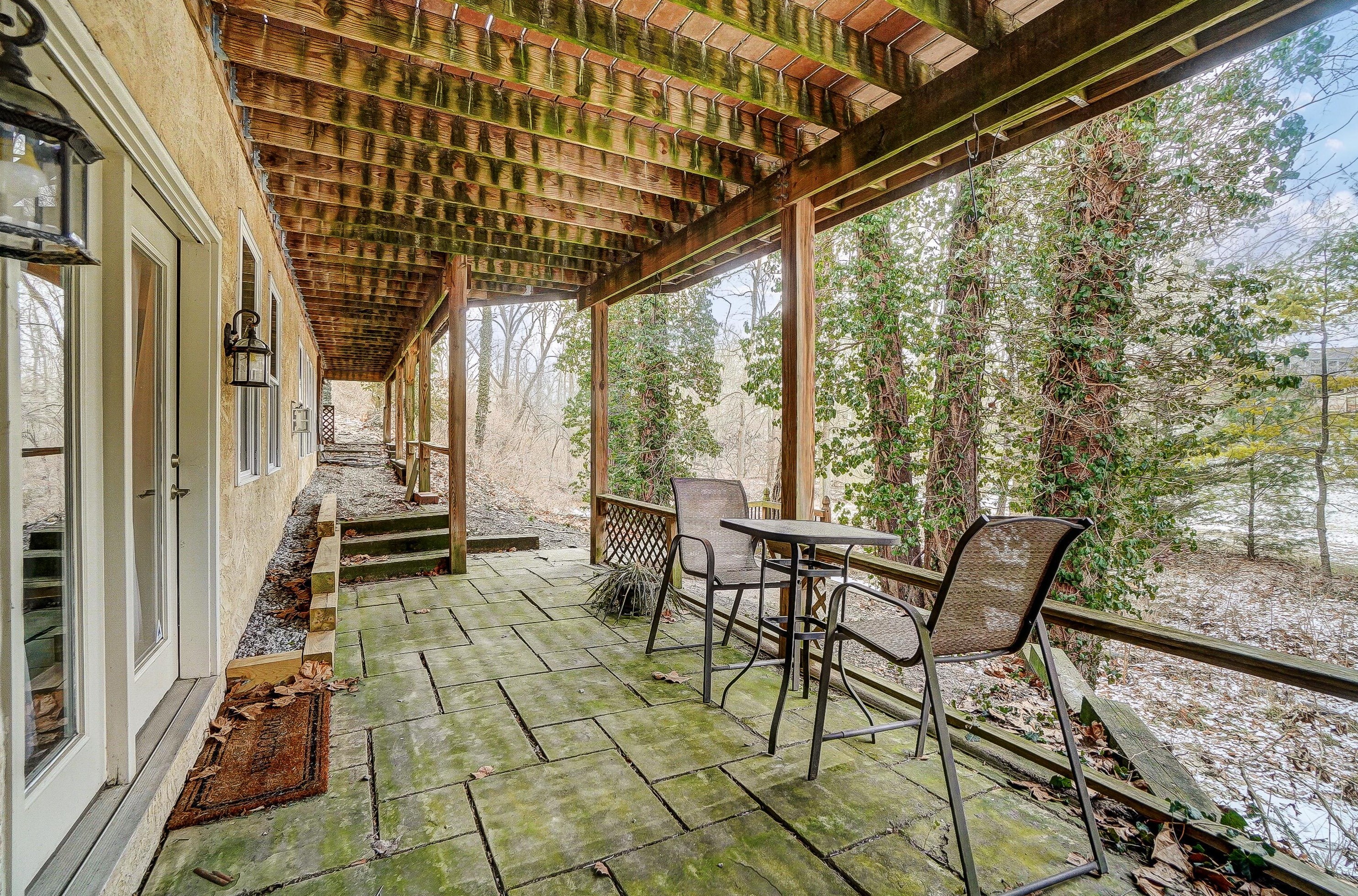 6310 Linworth Rd, Columbus OH  43085-2855 exterior