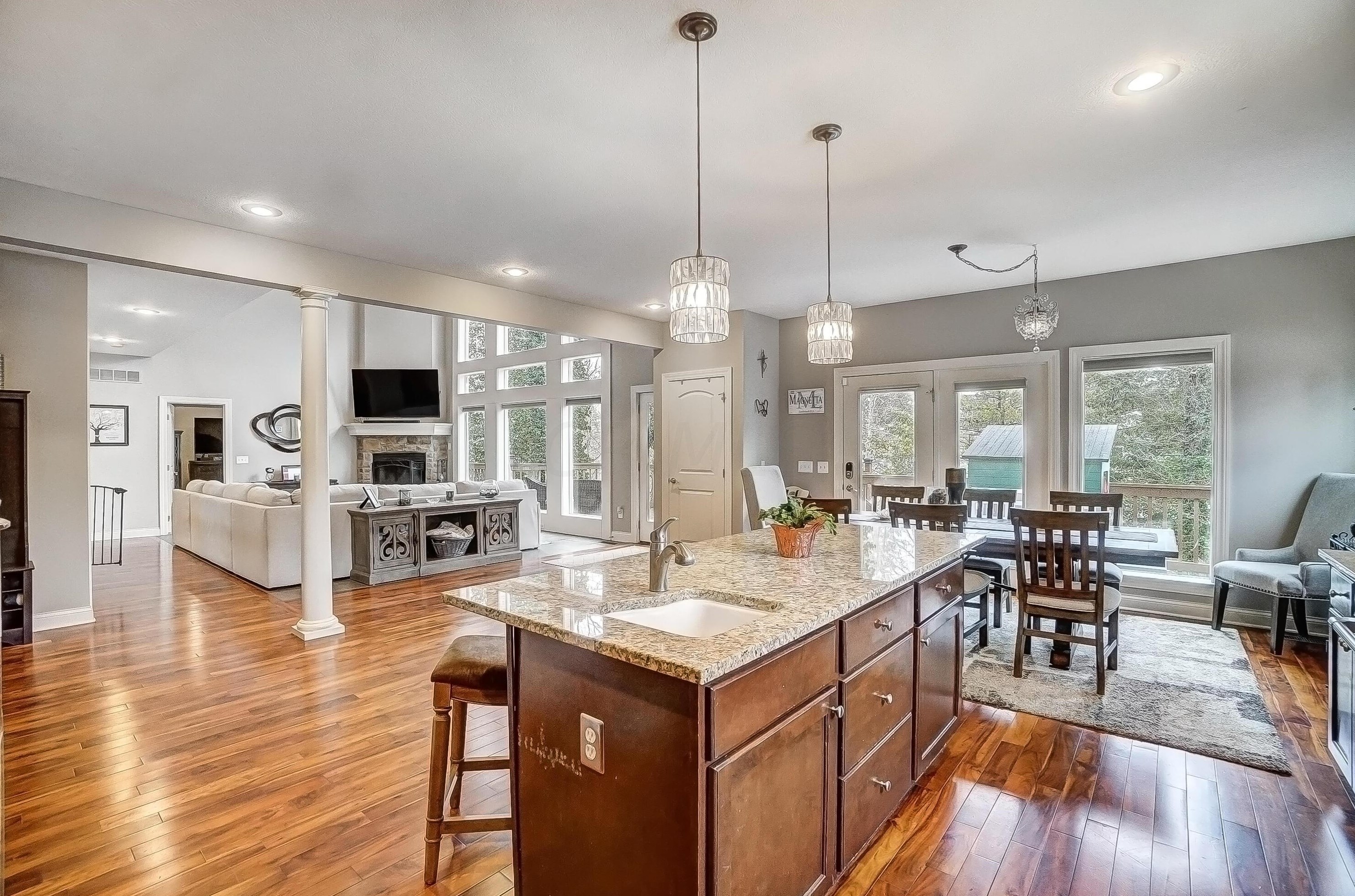 6310 Linworth Rd, Columbus OH  43085-2855 exterior