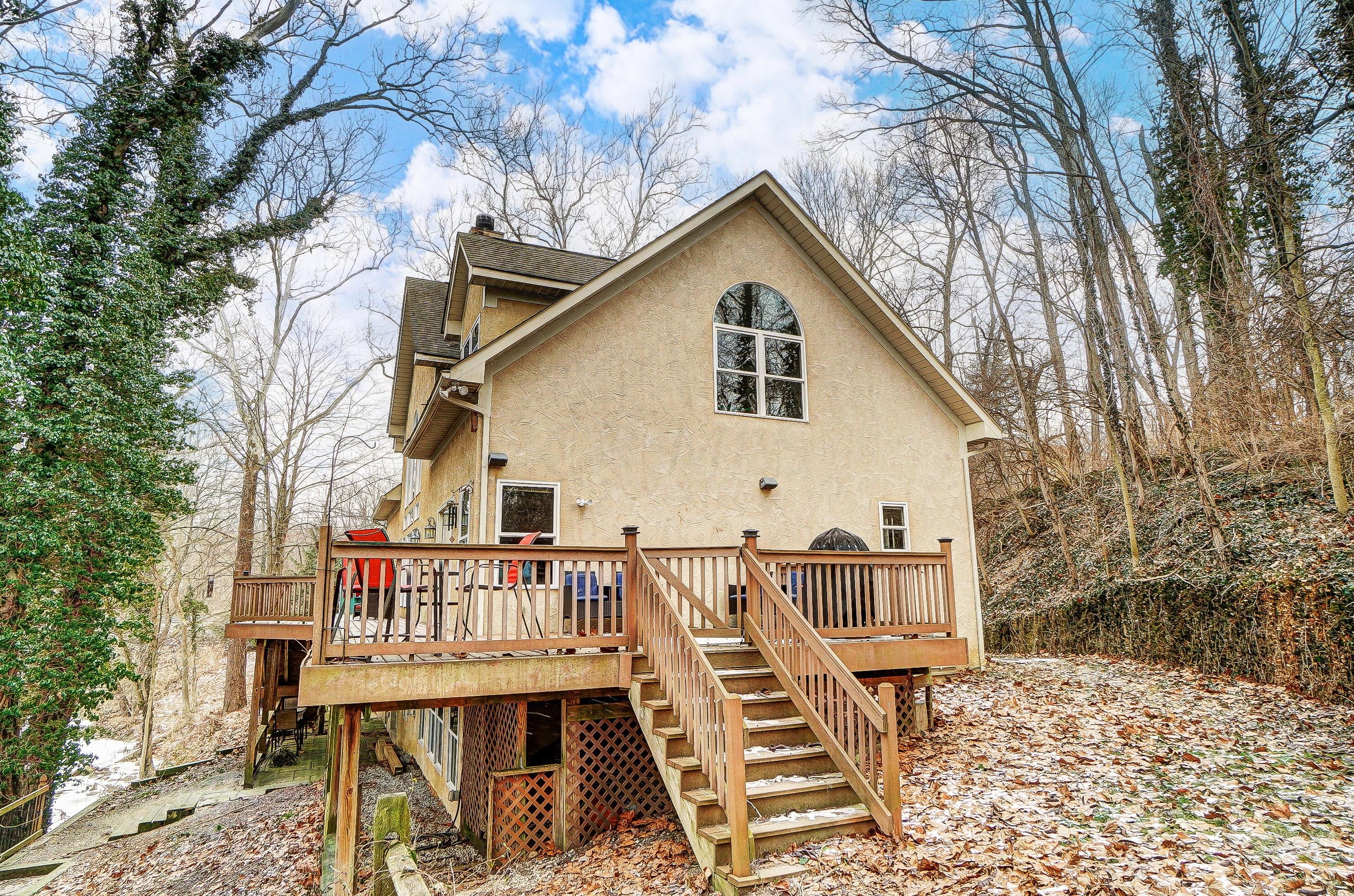 6310 Linworth Rd, Columbus OH  43085-2855 exterior