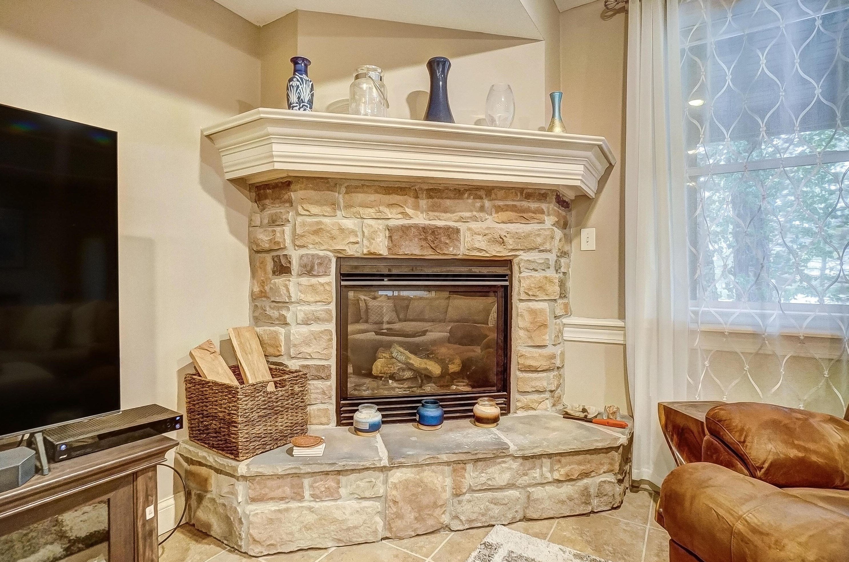 6310 Linworth Rd, Columbus OH  43085-2855 exterior