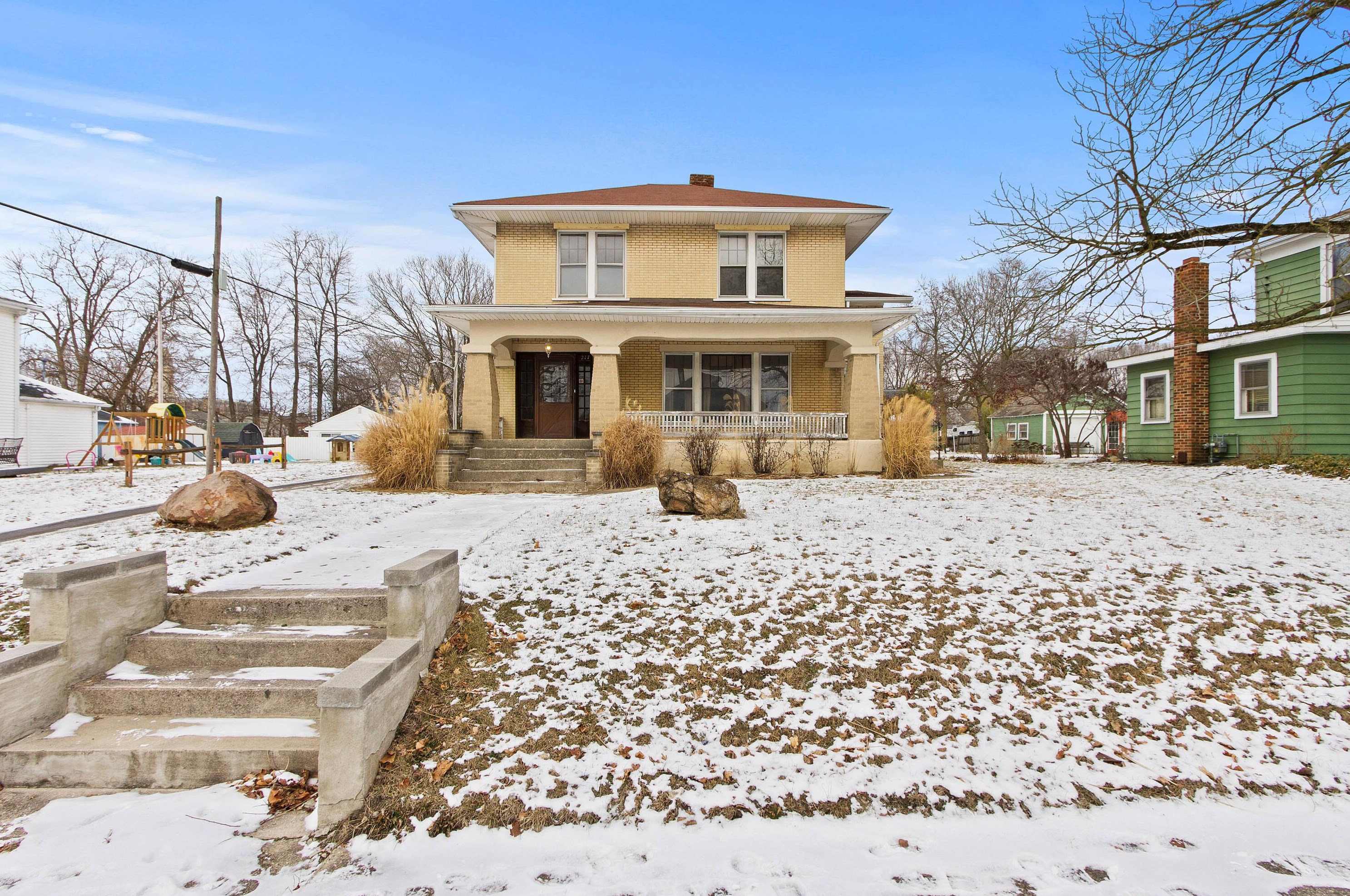 217 E Auburn Ave, Bellefontaine, OH 43311