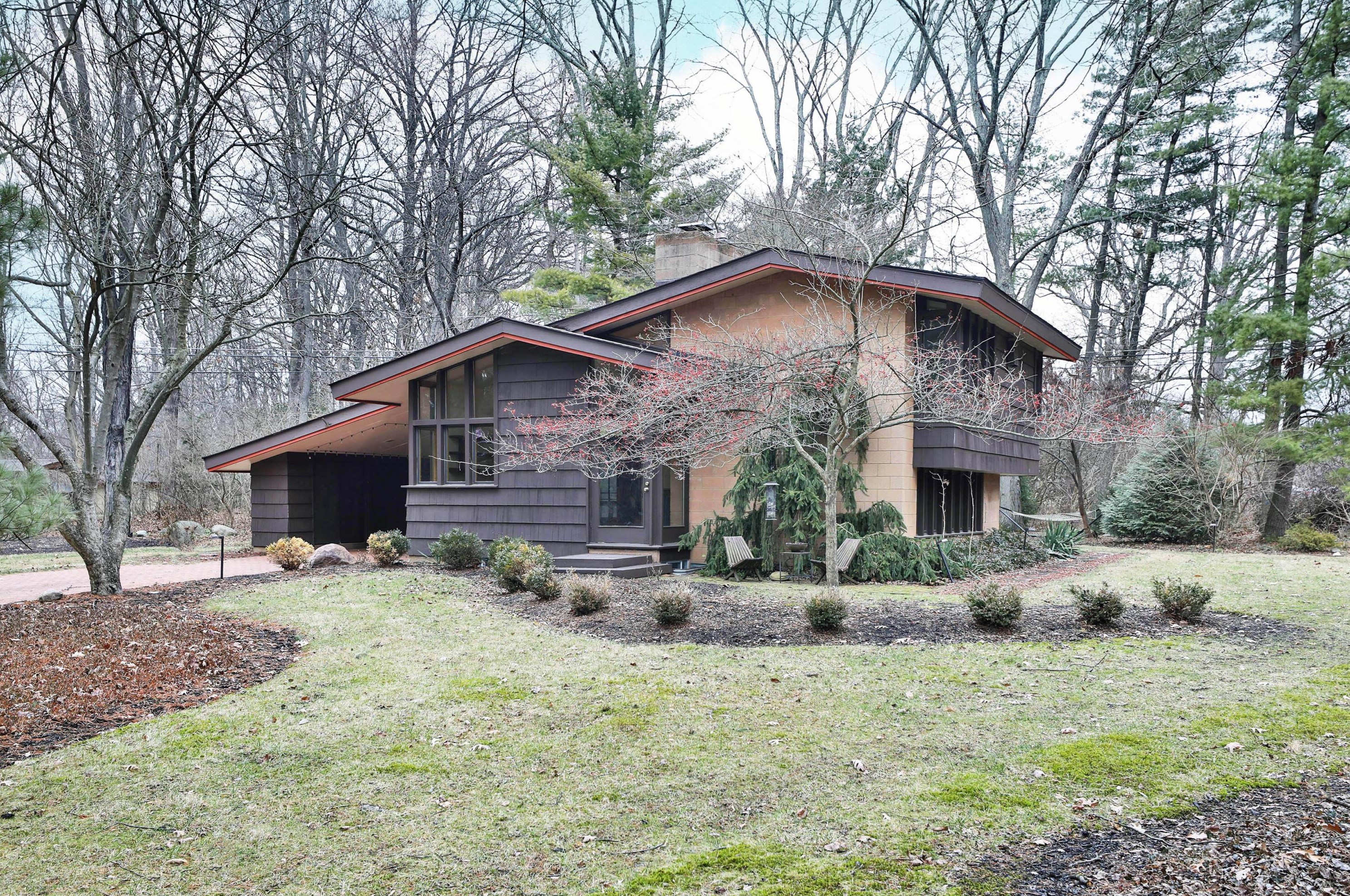 554 White Oak Pl, Sharon Township, OH 43085