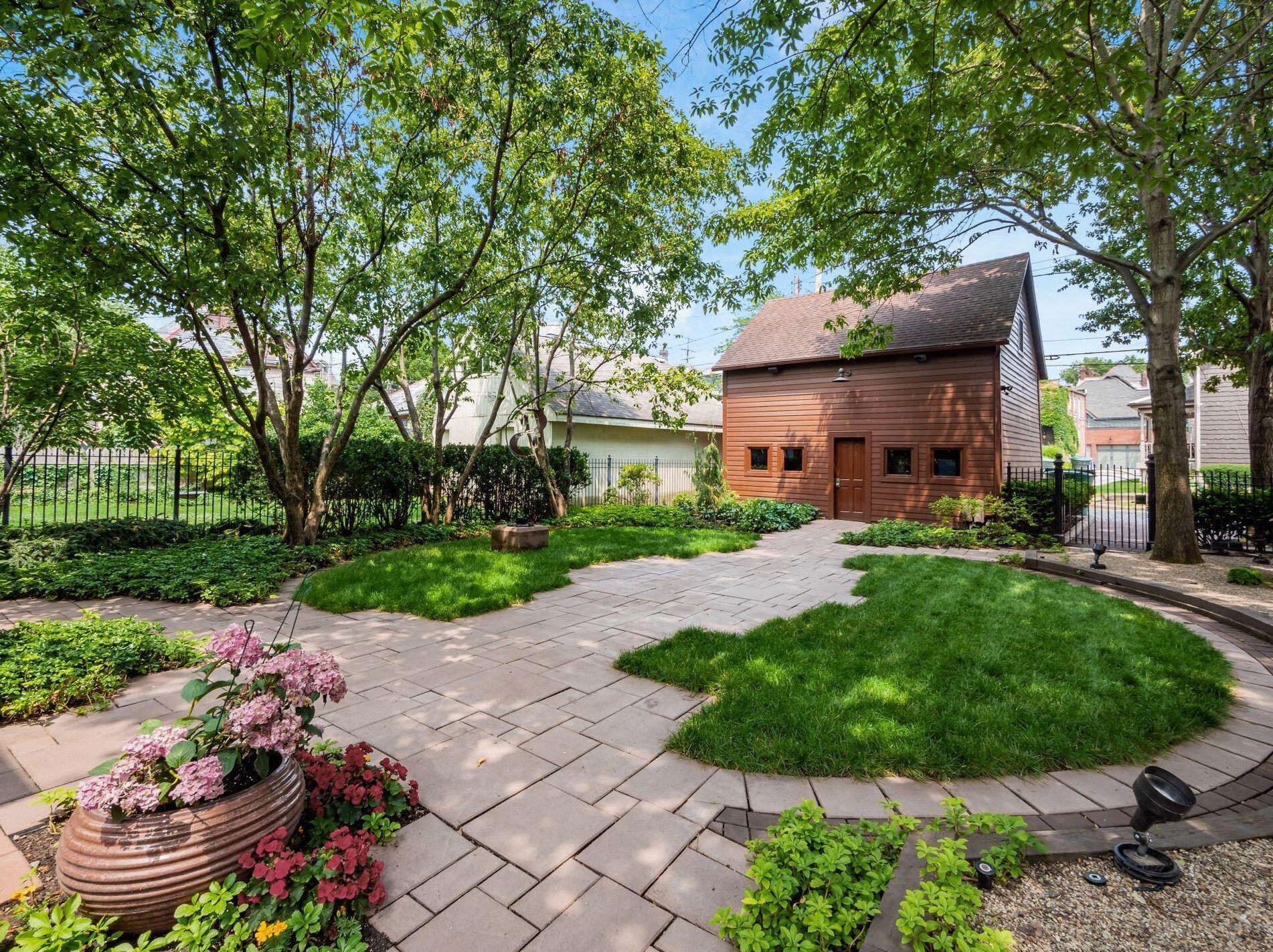 754 Neil Ave, Columbus OH 43201-2321 exterior