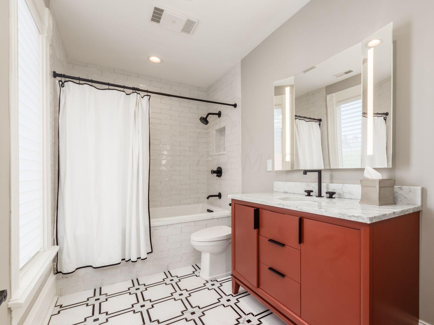 754 Neil Ave, Columbus OH 43201-2321 exterior