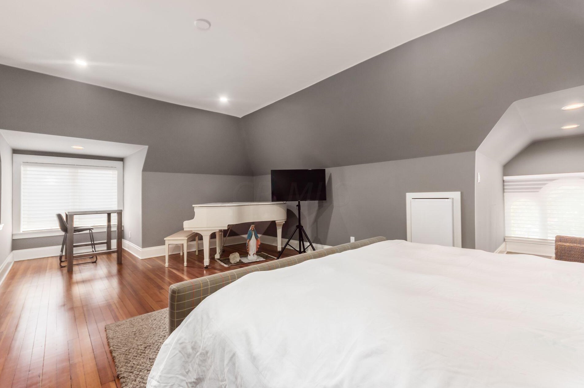 754 Neil Ave, Columbus OH 43201-2321 exterior