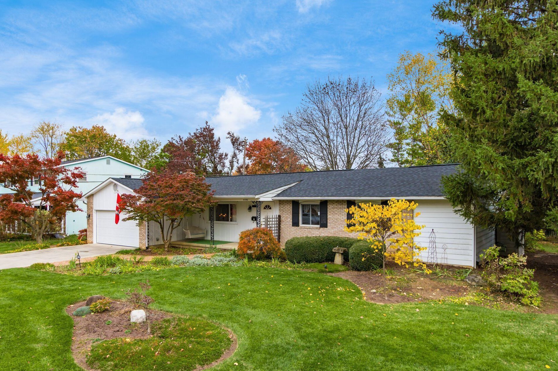 4390 Norwell Dr, Columbus, OH 43220-3955