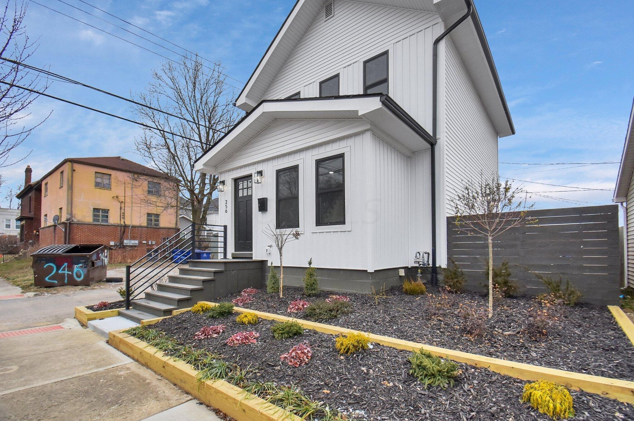 256 9th Ave, Columbus, OH 43201-2205
