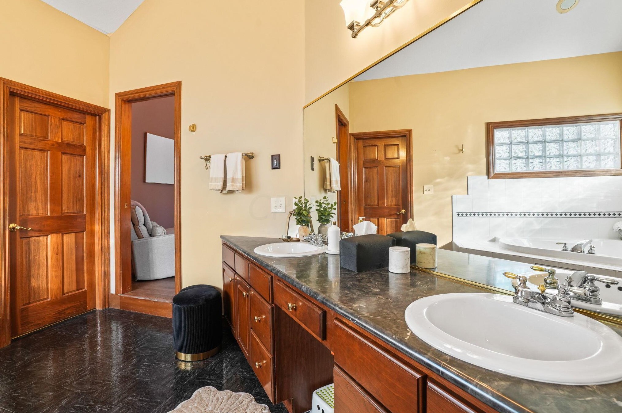 400 Bailey Pl, Columbus OH  43235-4632 exterior