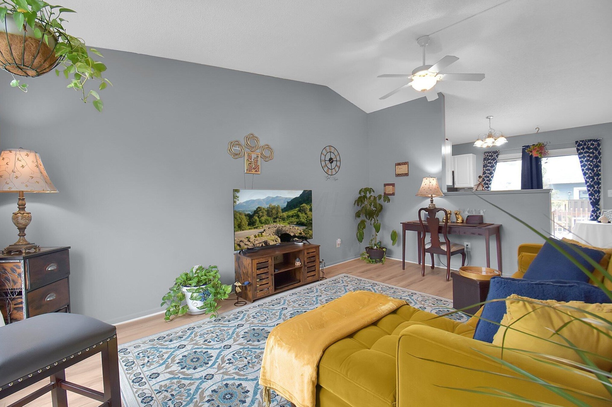 855 Pine Way Dr, Columbus OH  43085-5866 exterior