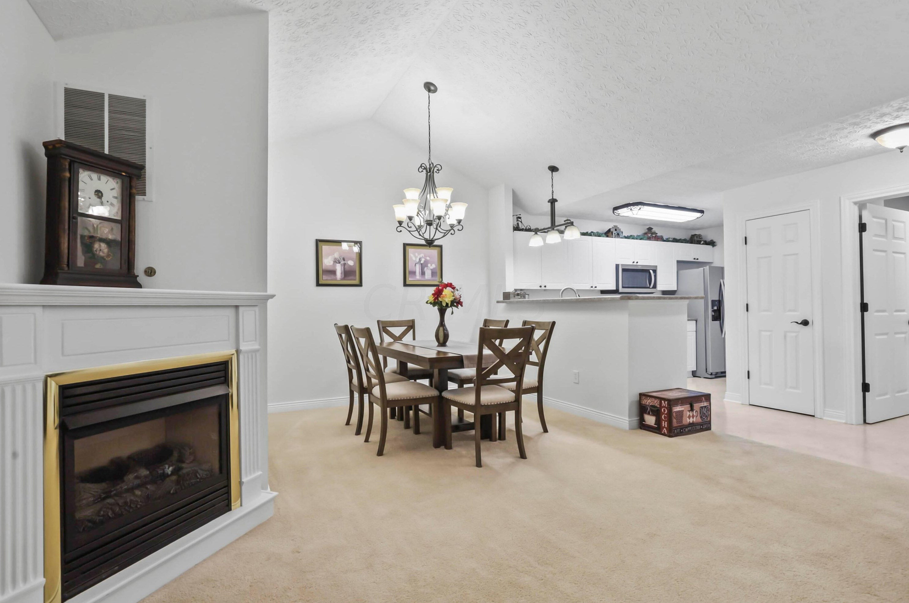 374 Crescent Ct, Westerville OH  43081-2664 exterior