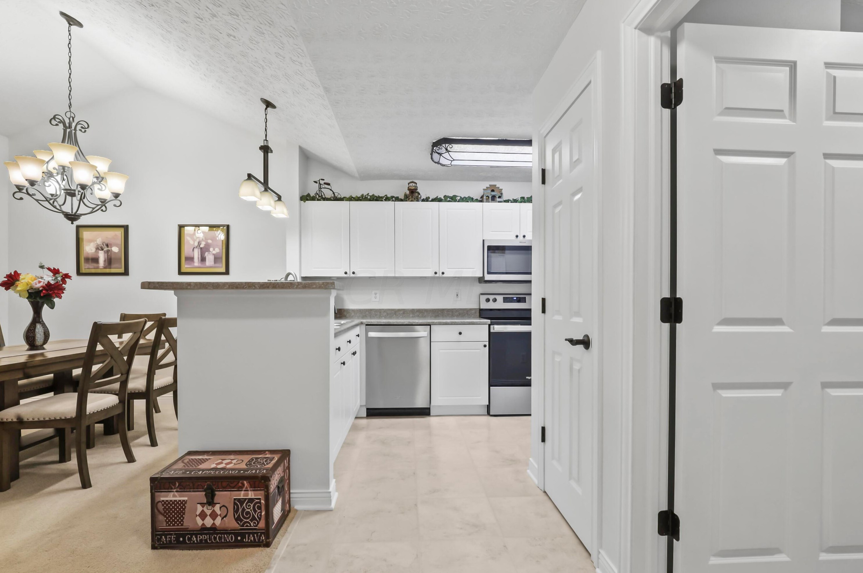 374 Crescent Ct, Westerville OH  43081-2664 exterior