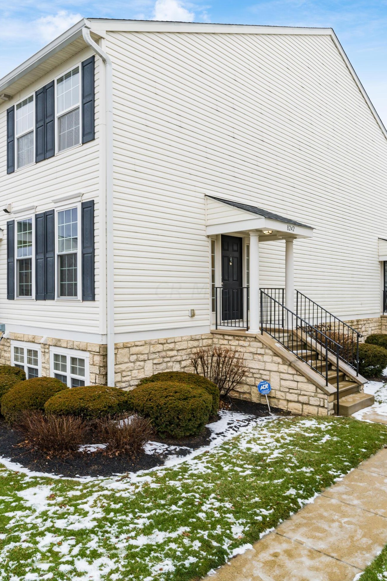 8242 Sugar Magnolia Dr, Blacklick, OH 43004-8283