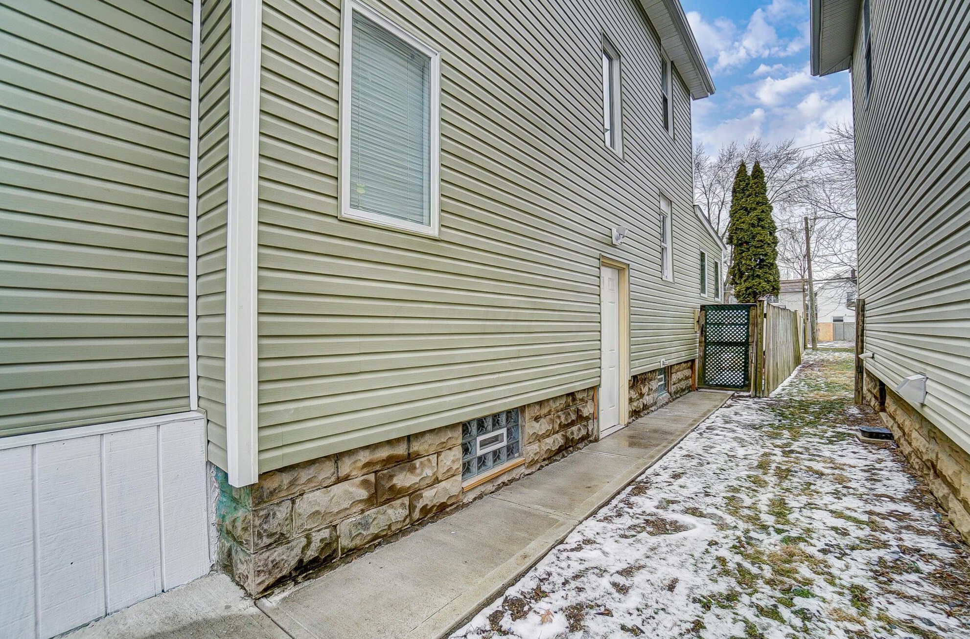 881 Gilbert St, Columbus OH 43206-1520 exterior