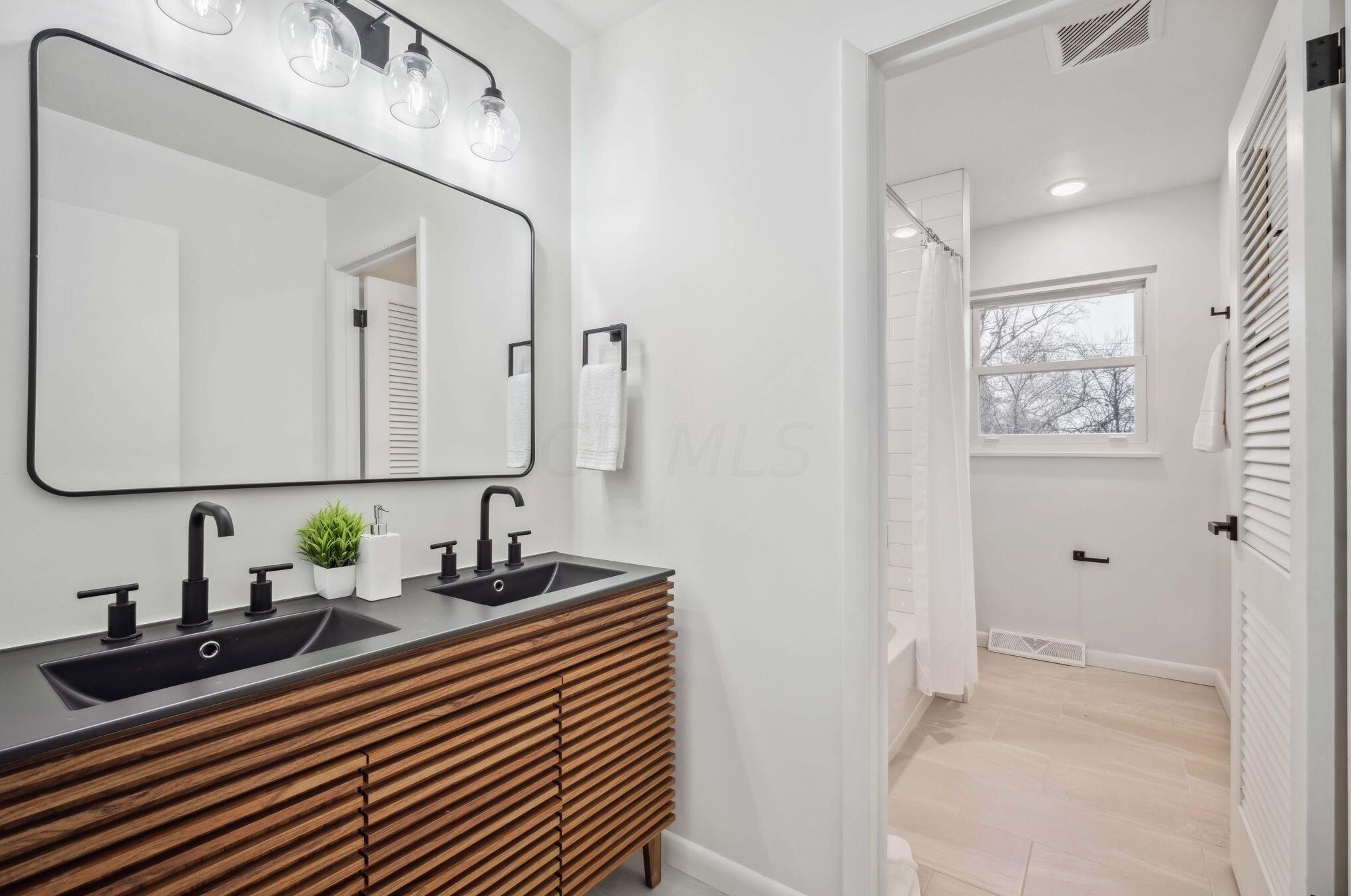 2649 Burnaby Dr, Columbus OH  43209-3201 exterior