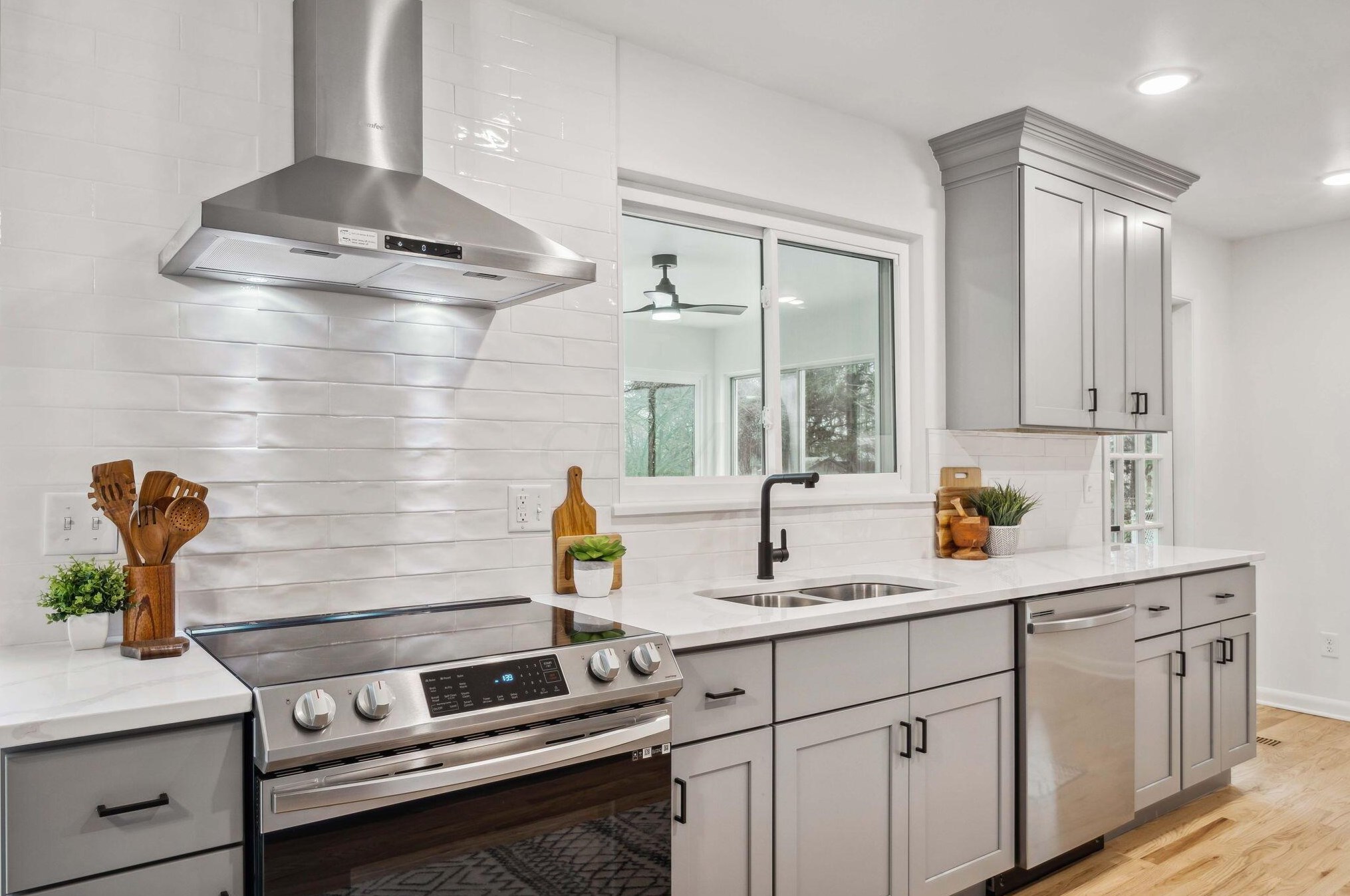 2649 Burnaby Dr, Columbus OH  43209-3201 exterior