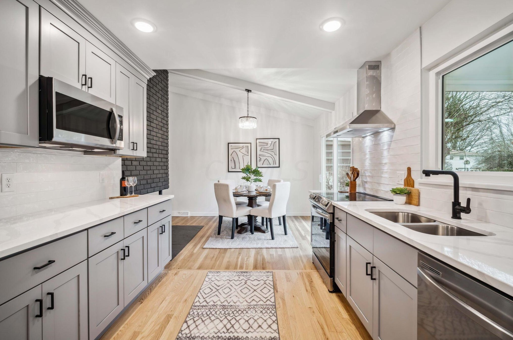 2649 Burnaby Dr, Columbus OH  43209-3201 exterior