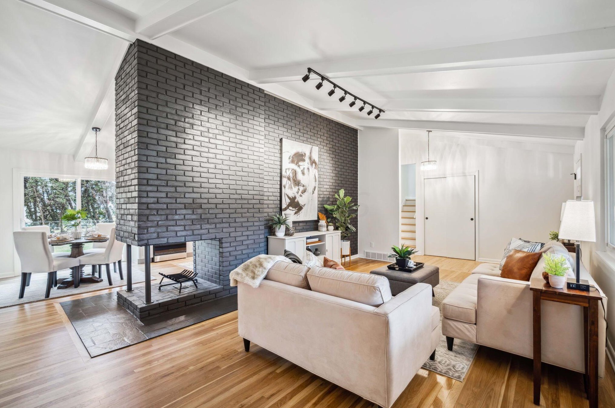 2649 Burnaby Dr, Columbus OH  43209-3201 exterior