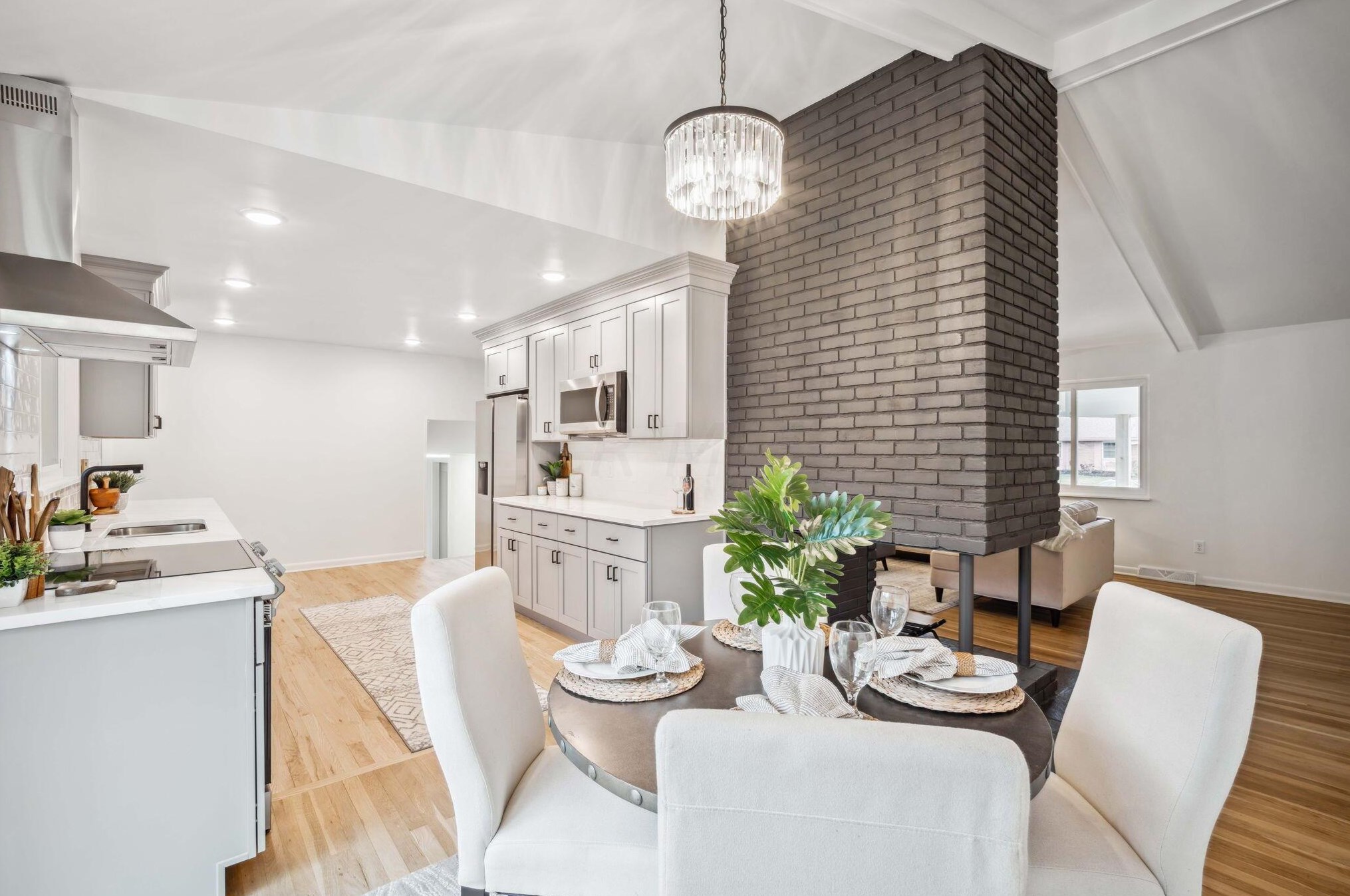 2649 Burnaby Dr, Columbus OH  43209-3201 exterior