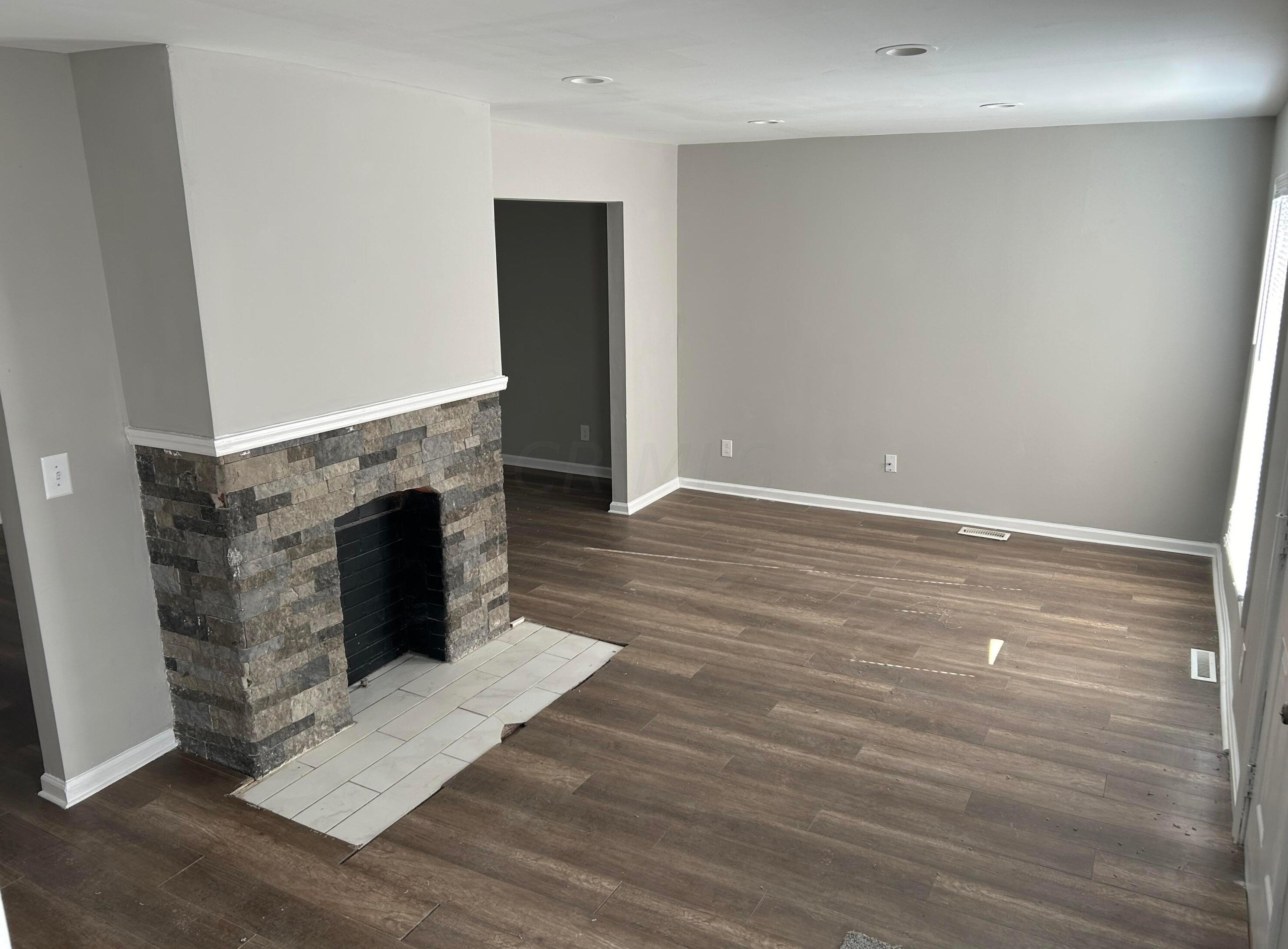 1880 Robert St, Columbus, OH 43224-4432