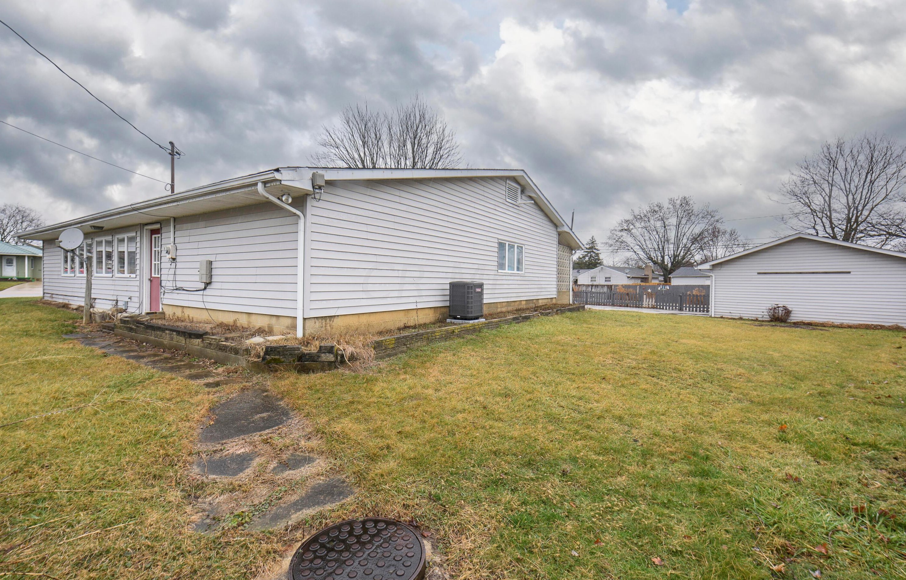 355 Lewis Rd, Circleville OH  43113-1322 exterior