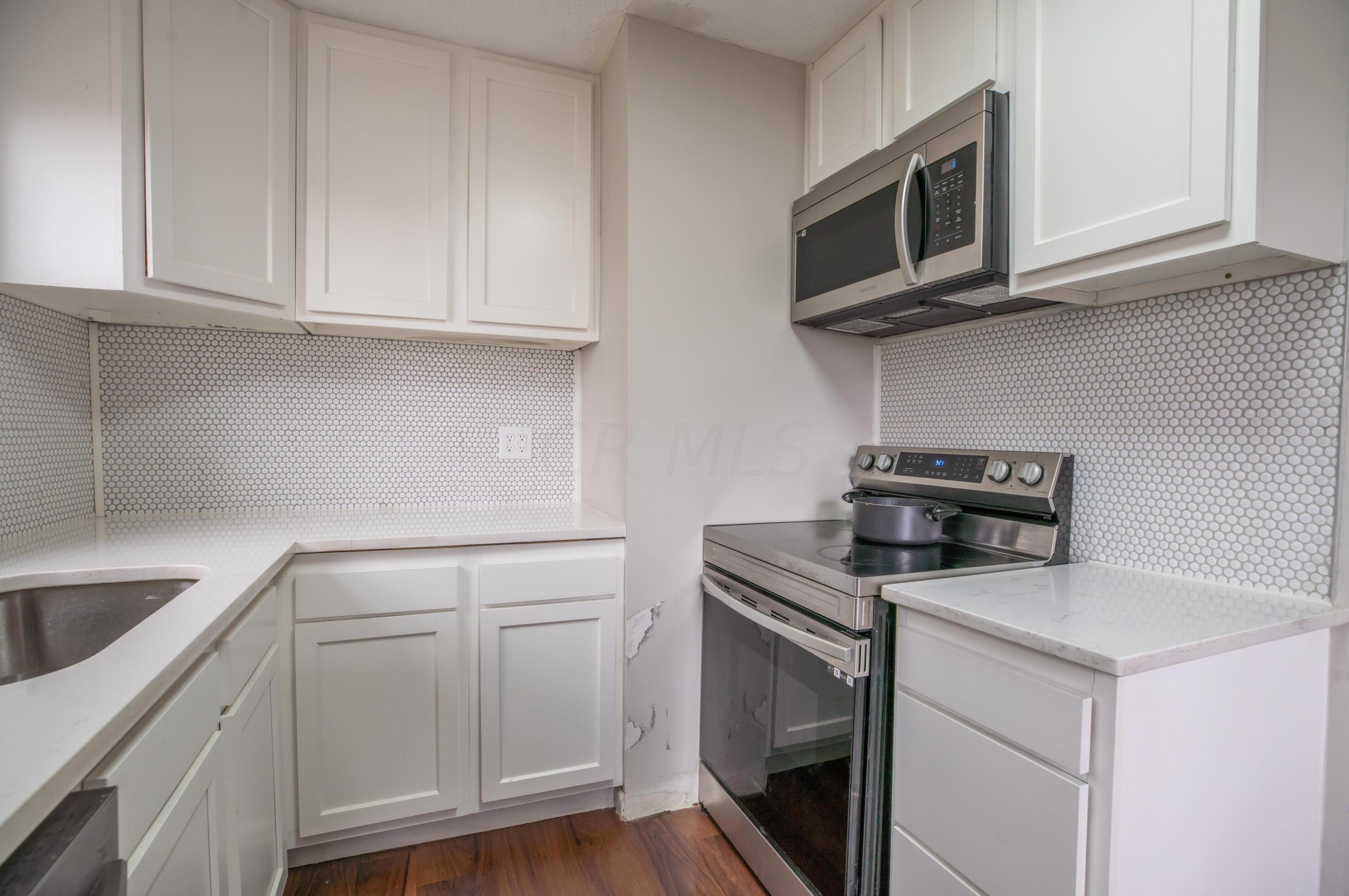 2203 Grasmere Ave, Columbus OH 43211-2142 exterior