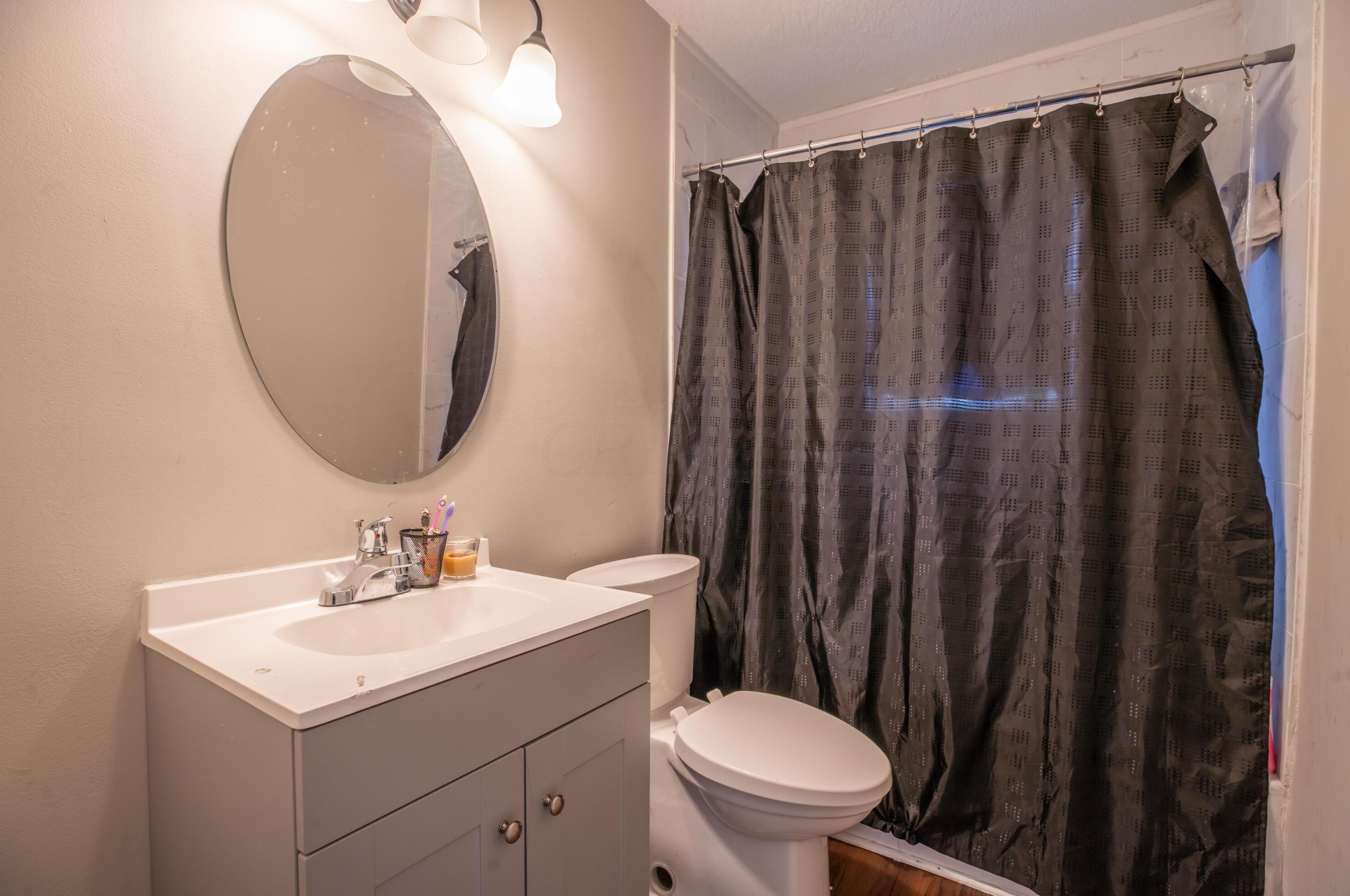 2203 Grasmere Ave, Columbus OH 43211-2142 exterior