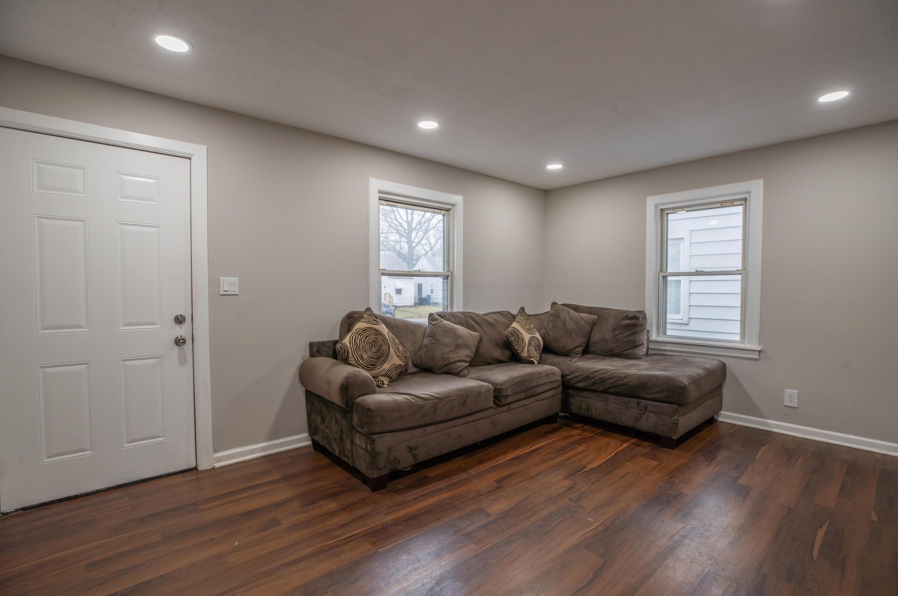 2203 Grasmere Ave, Columbus OH 43211-2142 exterior