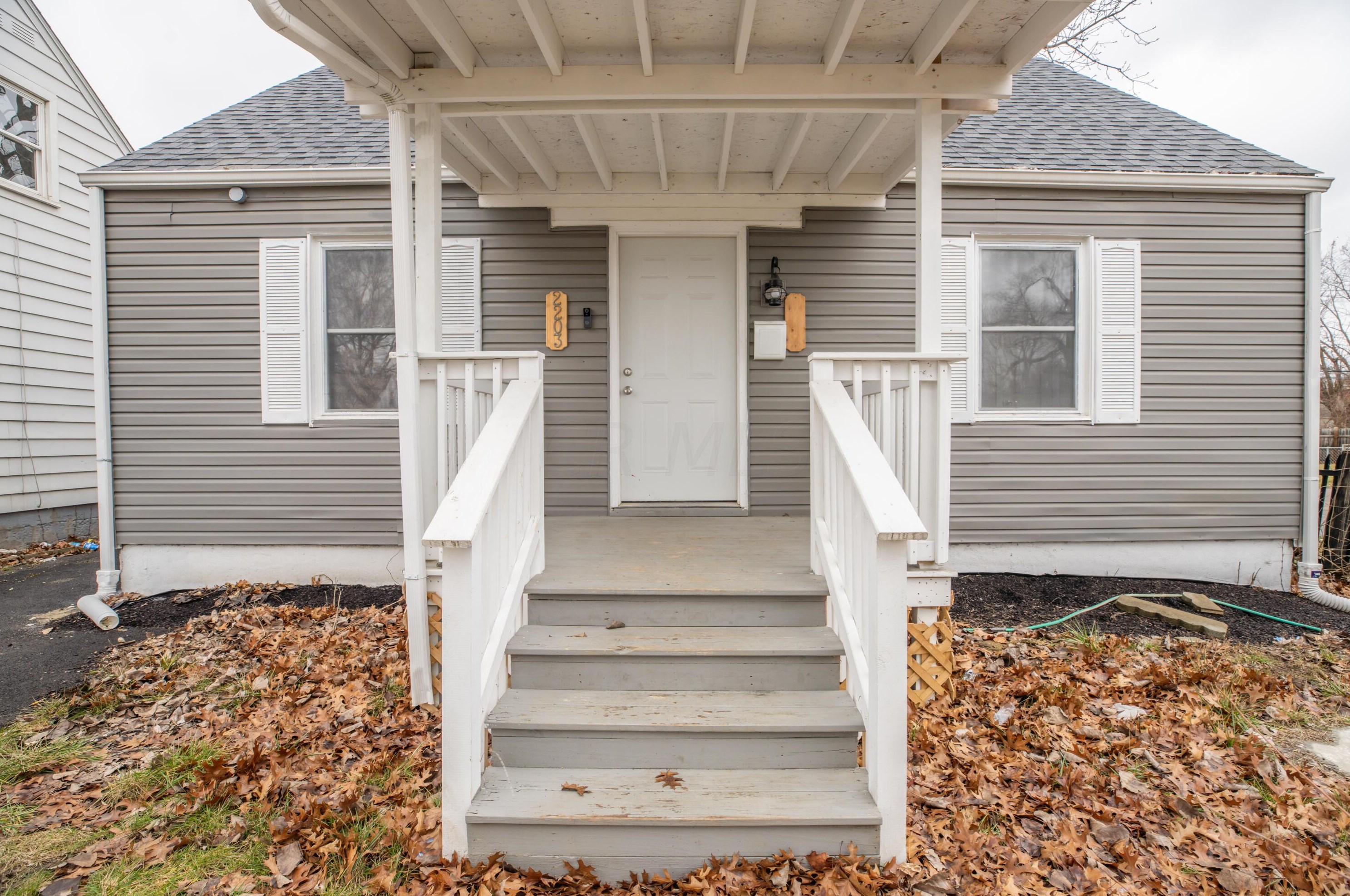 2203 Grasmere Ave, Columbus OH 43211-2142 exterior