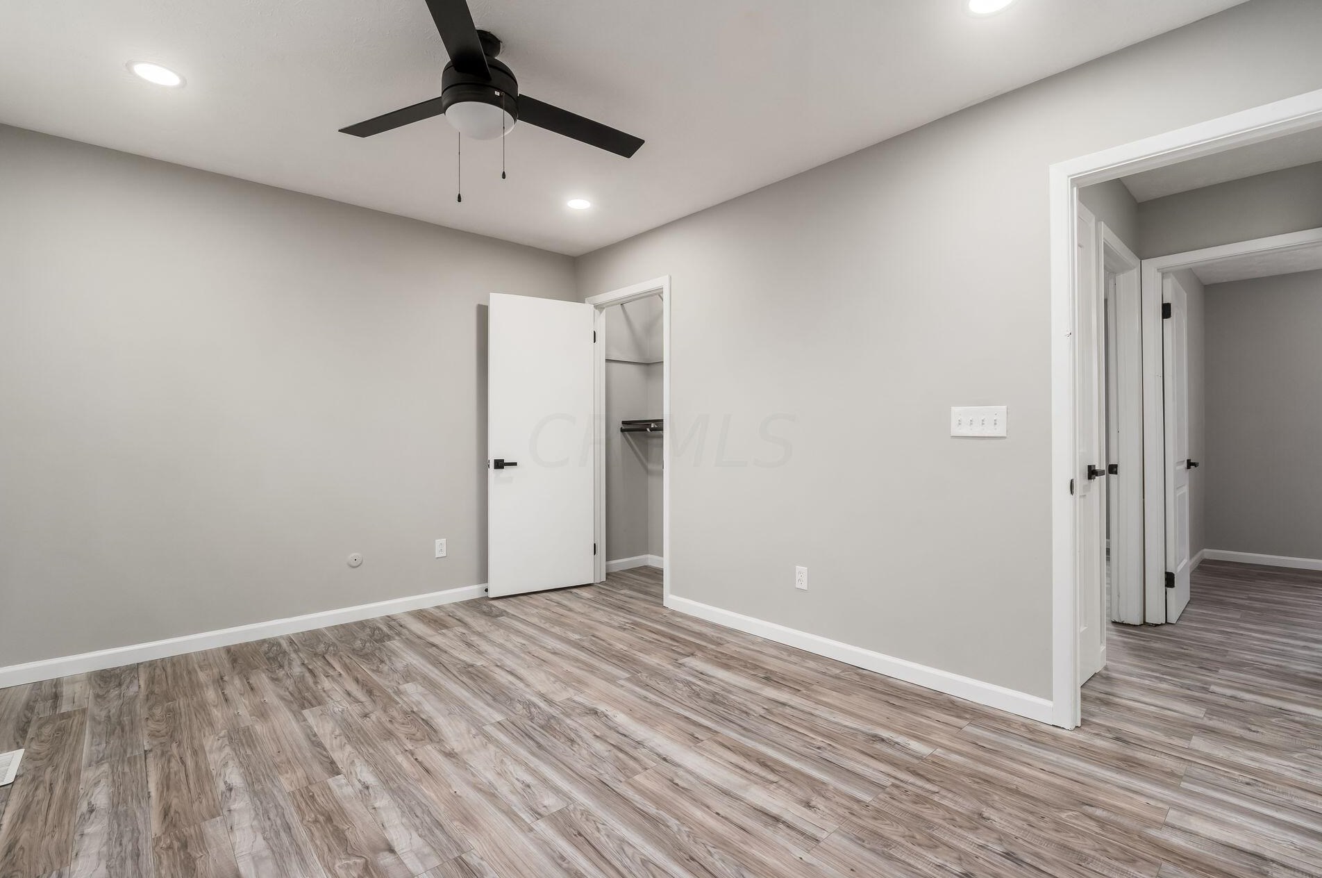 4043 Alton Darby Creek Rd, Hilliard OH  43026-9438 exterior