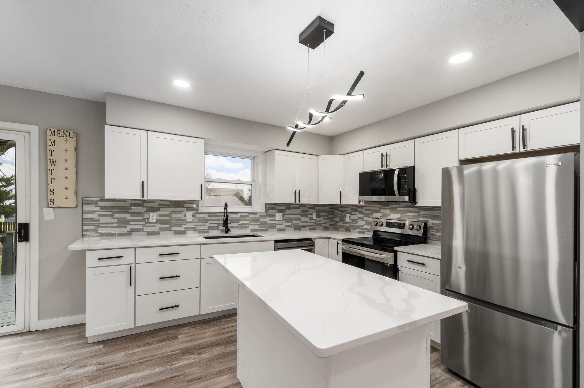 4043 Alton Darby Creek Rd, Hilliard OH  43026-9438 exterior